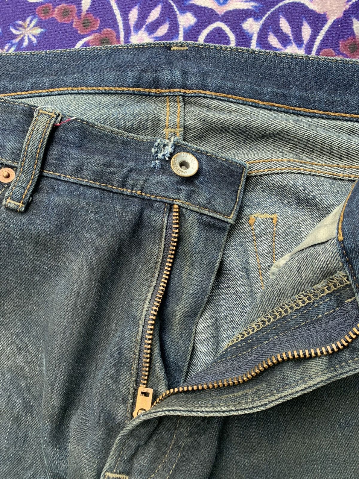 Uniqlo Uniqlo Faded Distresed Denim Size US 37 - 5 Thumbnail
