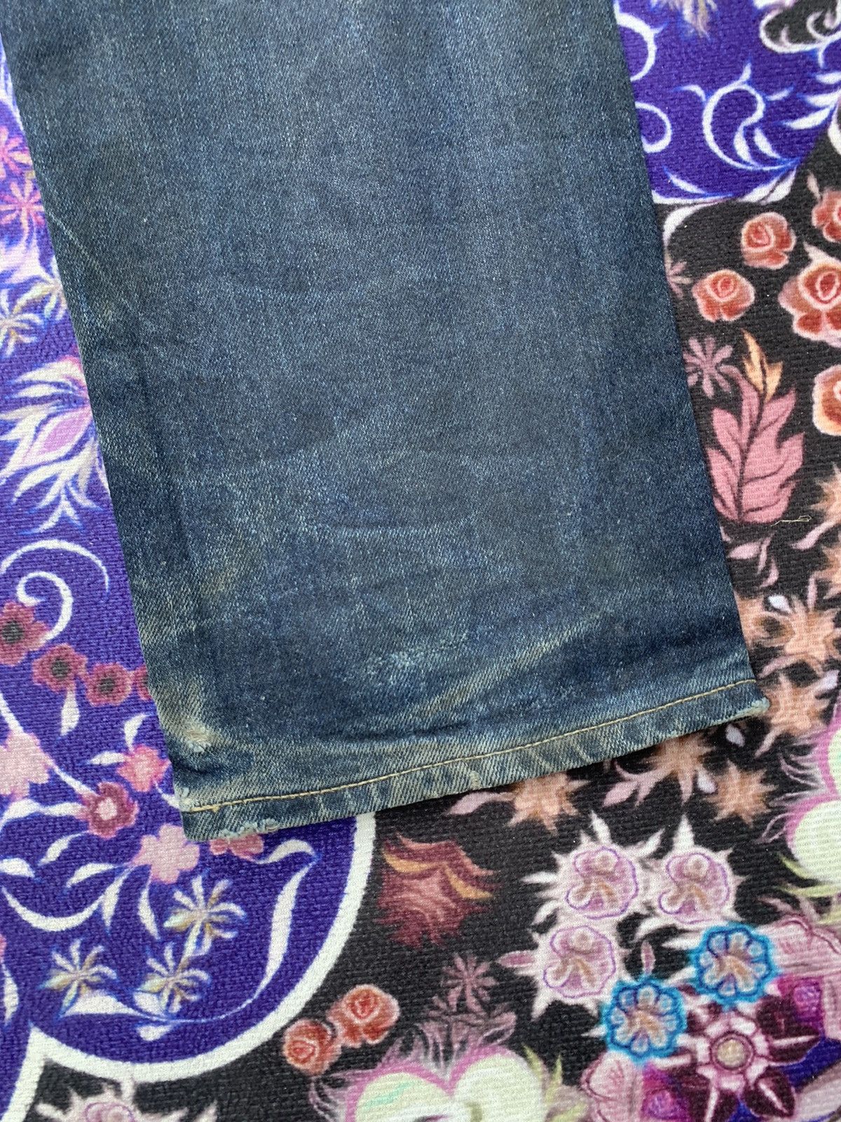 Uniqlo Uniqlo Faded Distresed Denim Size US 37 - 9 Thumbnail