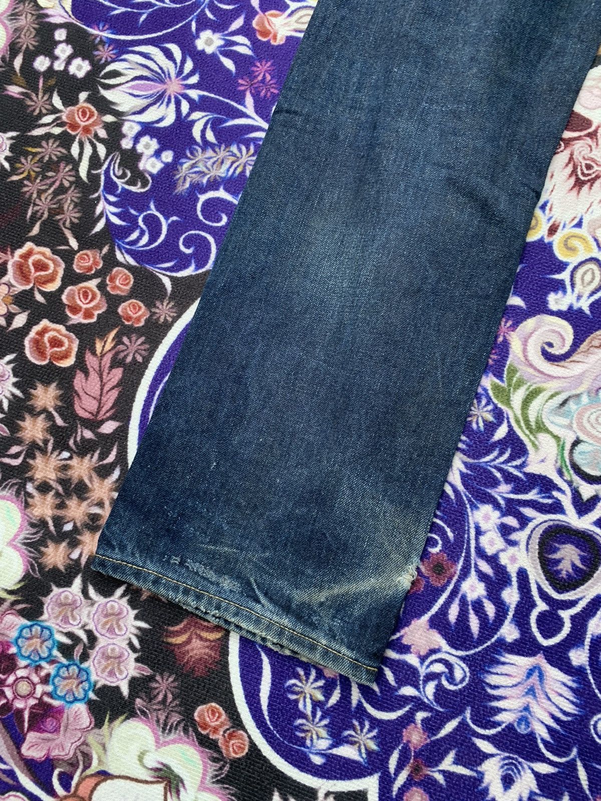Uniqlo Uniqlo Faded Distresed Denim Size US 37 - 10 Thumbnail