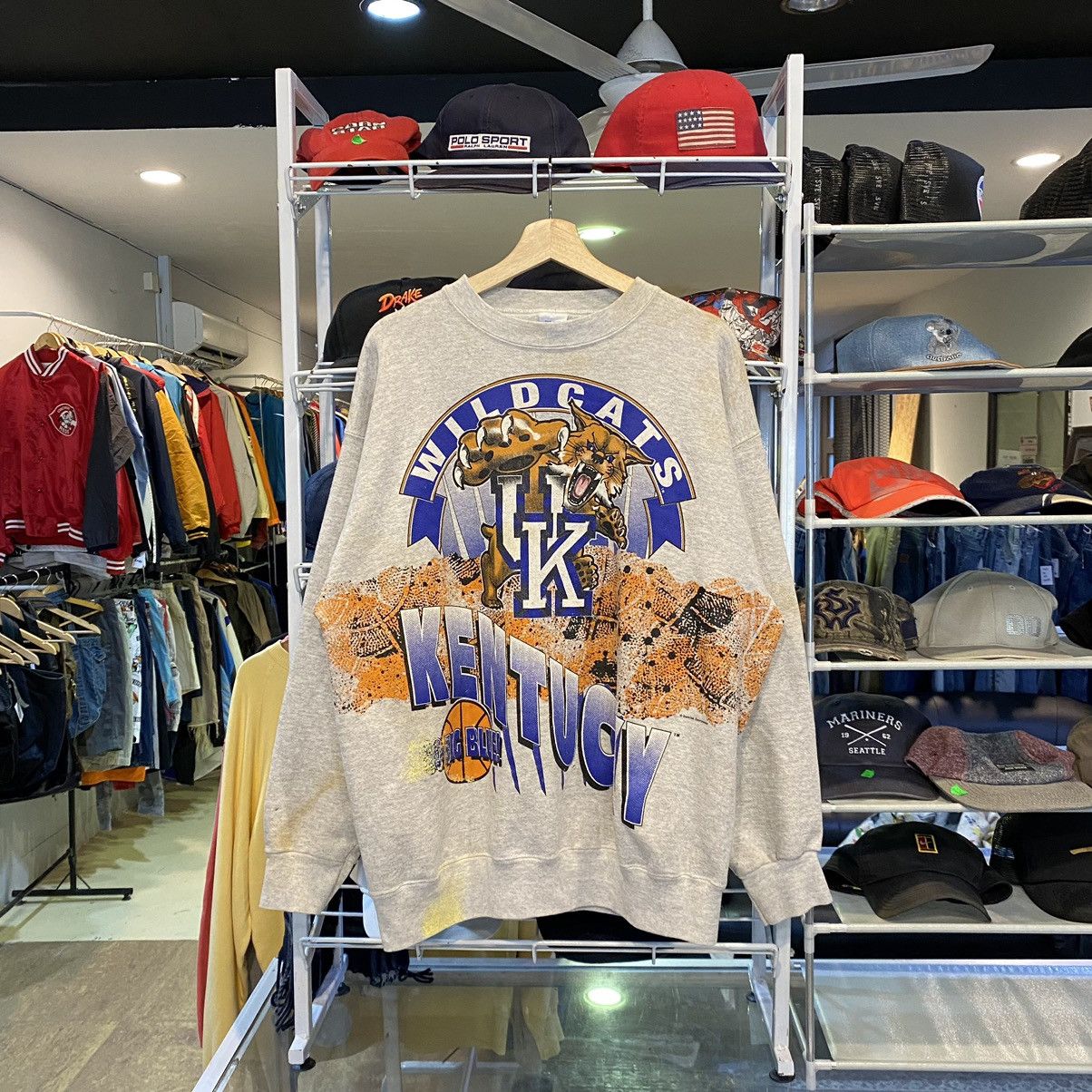 NCAA Vintage University Kentucky Wildcats AllOverPrint Sweatshirt Size US XL / EU 56 / 4 - 1 Thumbnail