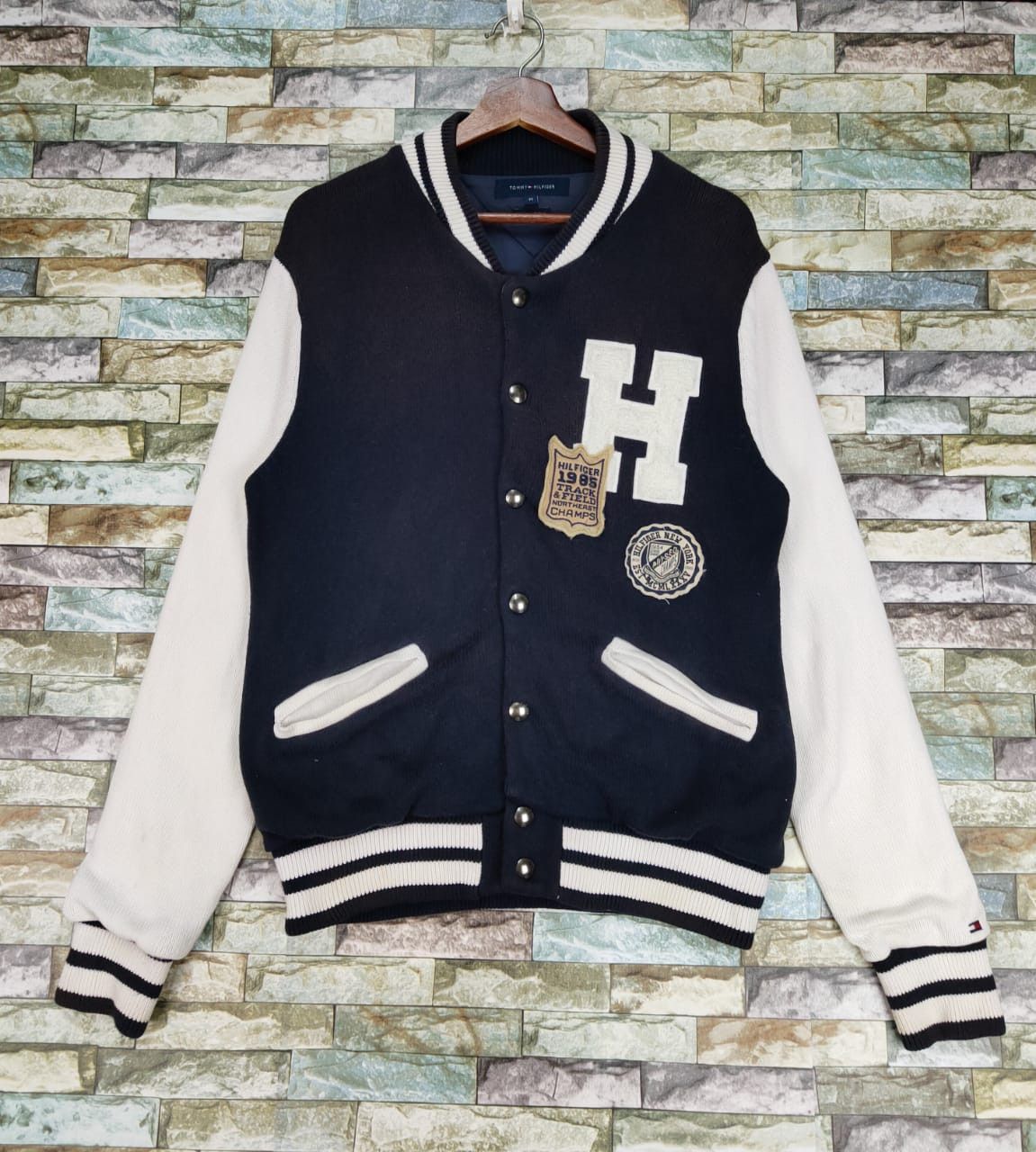 Tommy Hilfiger Tommy Hilfiger Vasity Jacket Patch Button Up Size US M / EU 48-50 / 2 - 1 Thumbnail