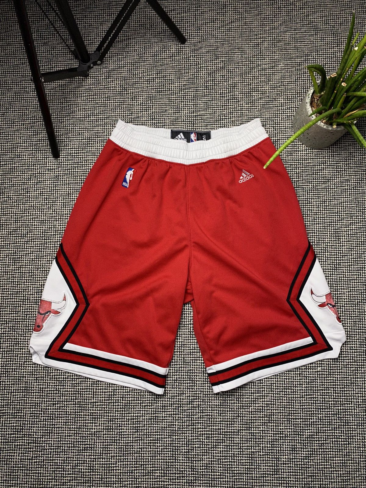 Adidas × NBA Rare vintage Chicago bulls NBA shorts adidas y2k Size US S / EU 44-46 / 1 - 1 Thumbnail