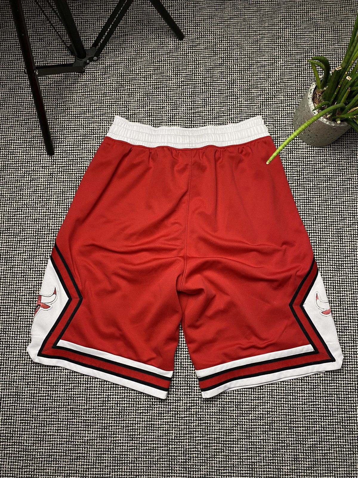 Adidas × NBA Rare vintage Chicago bulls NBA shorts adidas y2k Size US S / EU 44-46 / 1 - 9 Thumbnail