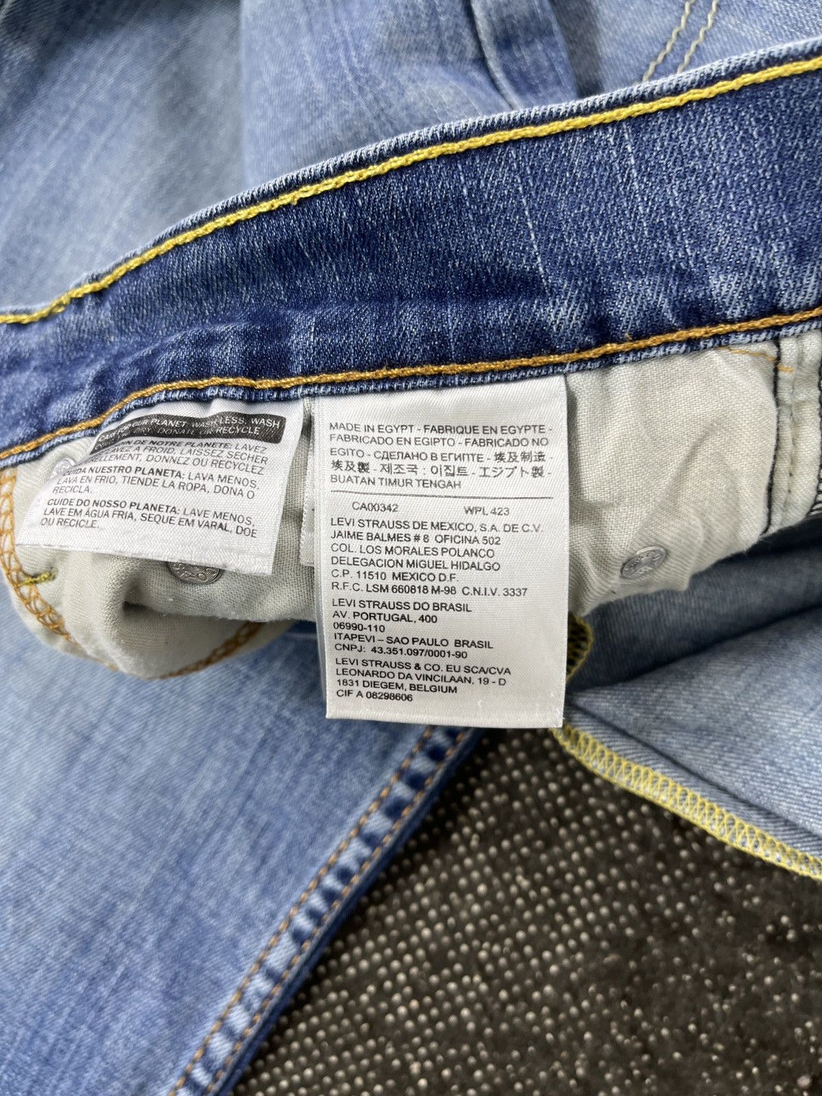 Levi's × Vintage Vintage Levis 559 Light Blue Jeans - J576 Size US 35 - 8 Thumbnail