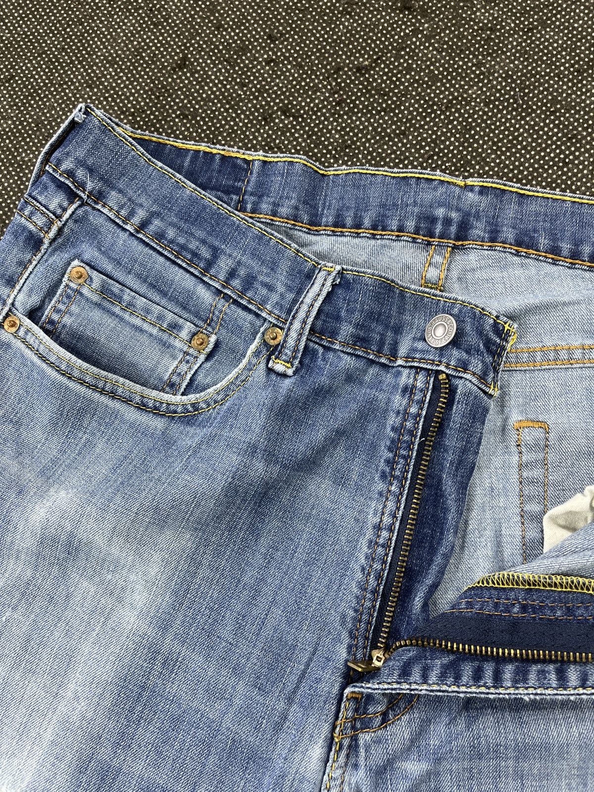 Levi's × Vintage Vintage Levis 559 Light Blue Jeans - J576 Size US 35 - 7 Thumbnail