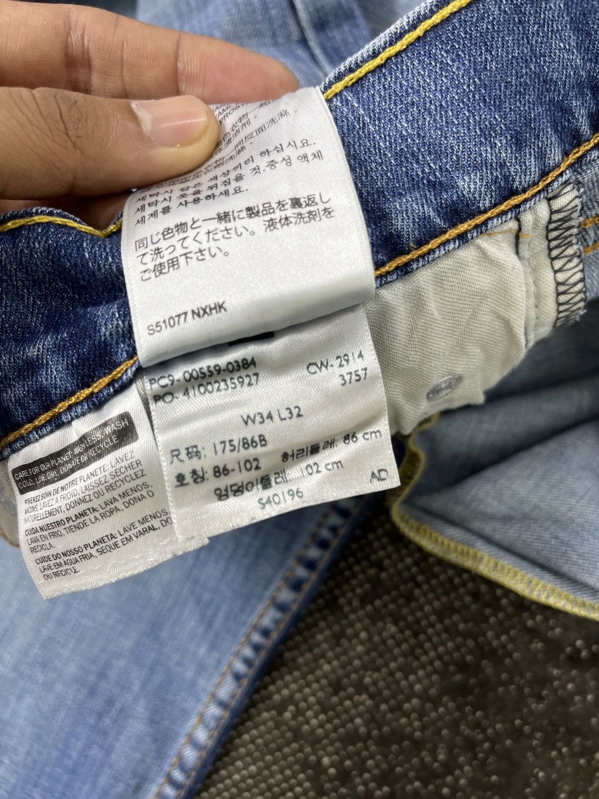 Levi's × Vintage Vintage Levis 559 Light Blue Jeans - J576 Size US 35 - 9 Thumbnail