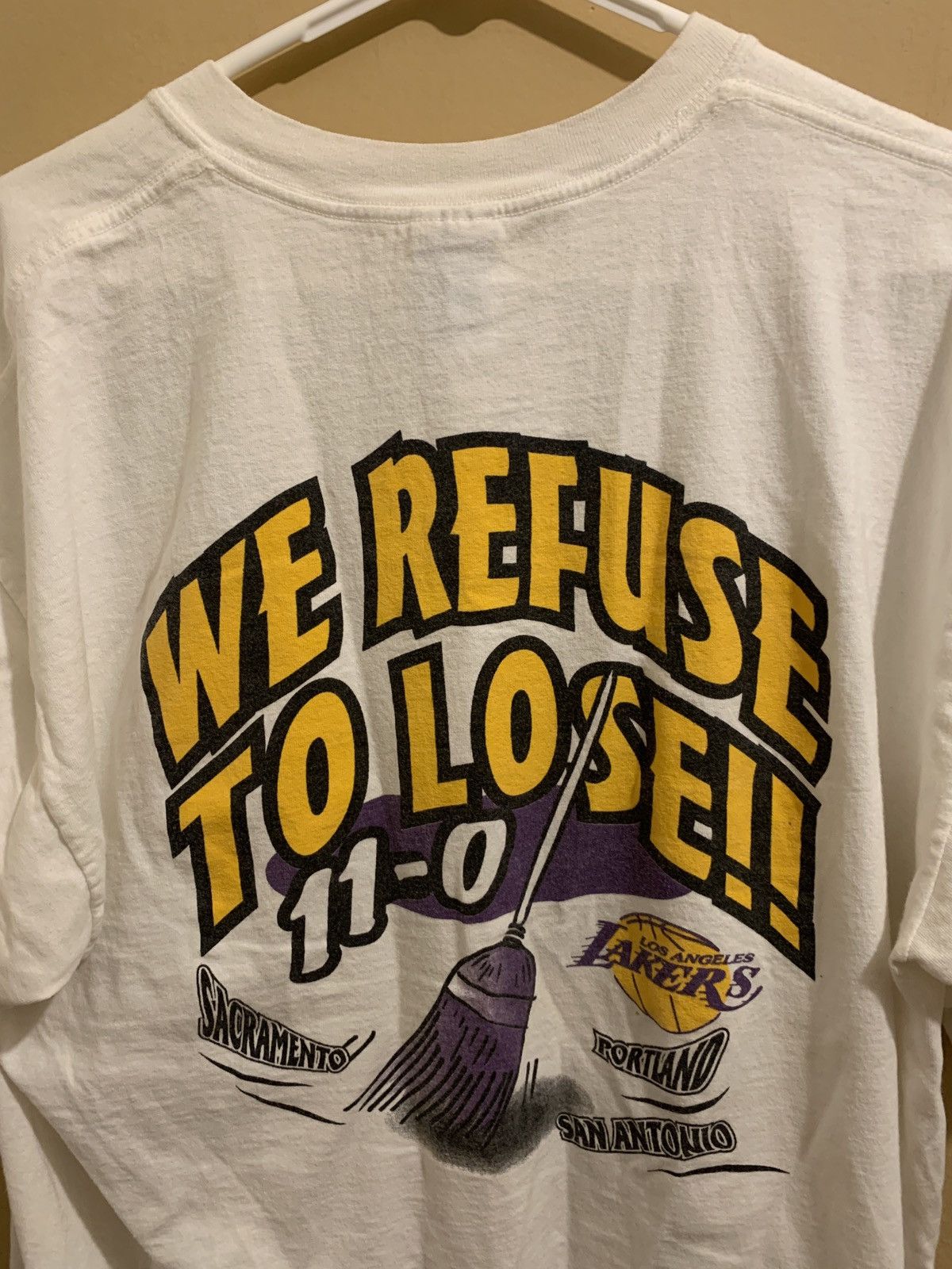 NBA Vintage Lakers playoff tee Size US XL / EU 56 / 4 - 4 Thumbnail