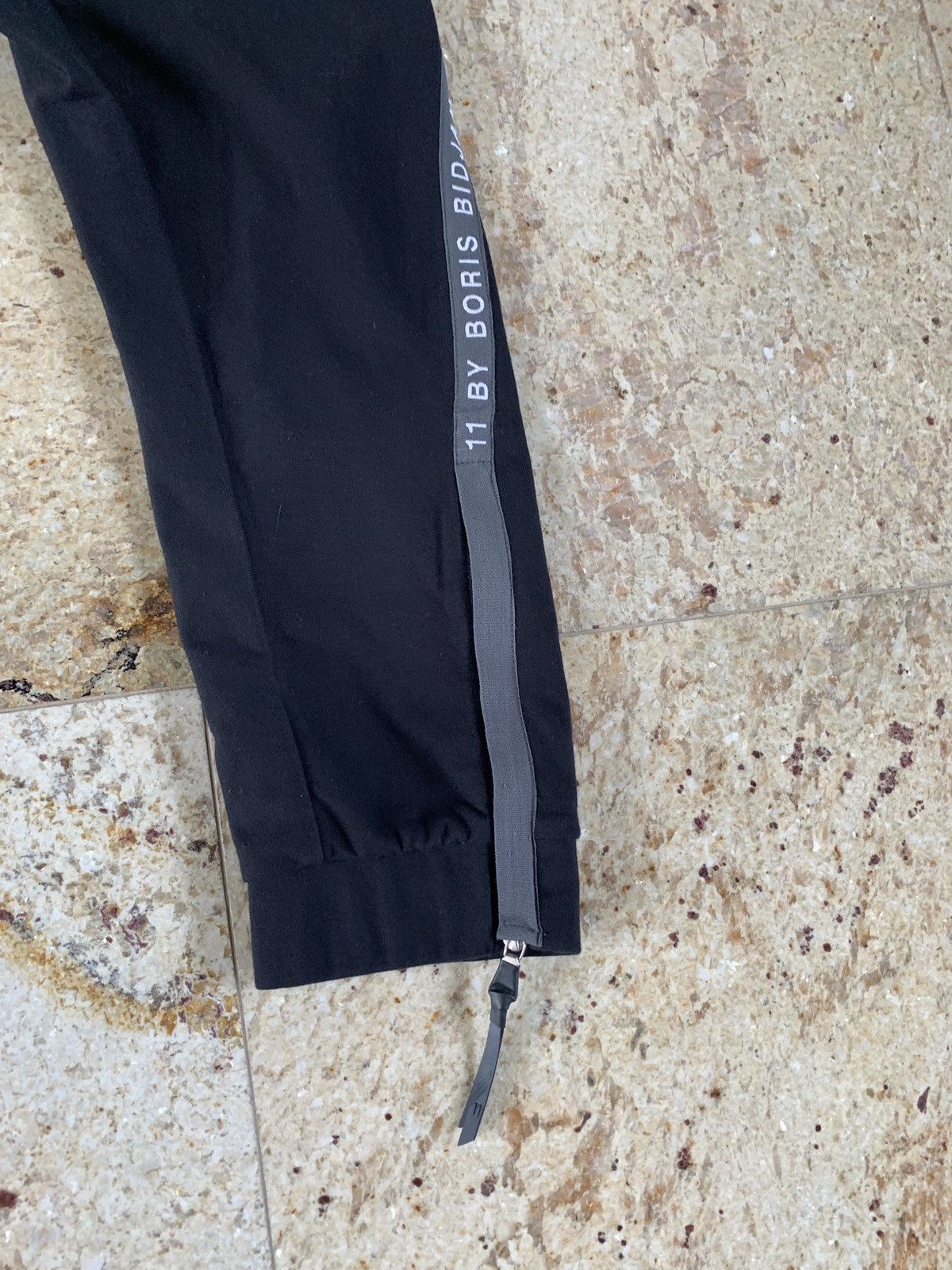 Boris Bidjan Saberi Logo Drop Sweat Pants in Black Size US 34 / EU 50 - 13 Thumbnail