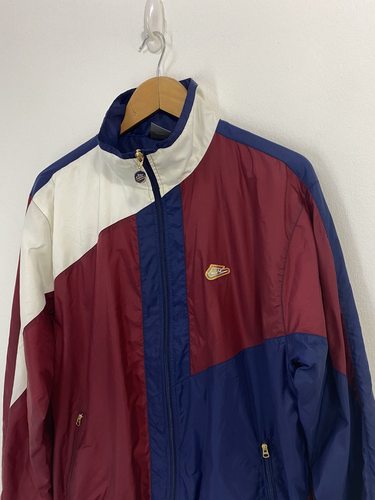 Nike Vintage Nike Windbreaker Jacket Big Logo Design Size US M / EU 48-50 / 2 - 4 Thumbnail