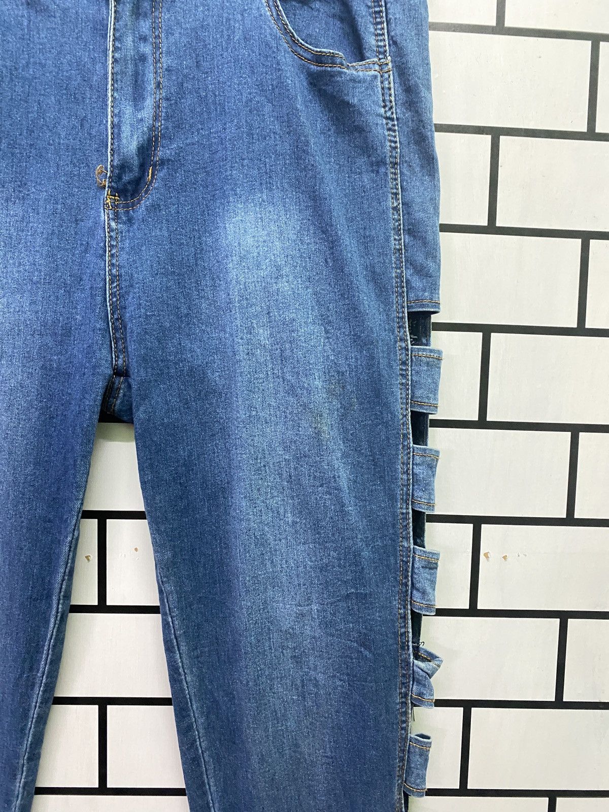 Vintage AMERICAN BAZI Distressed Bondage Denim Pants Size US 35 - 7 Thumbnail