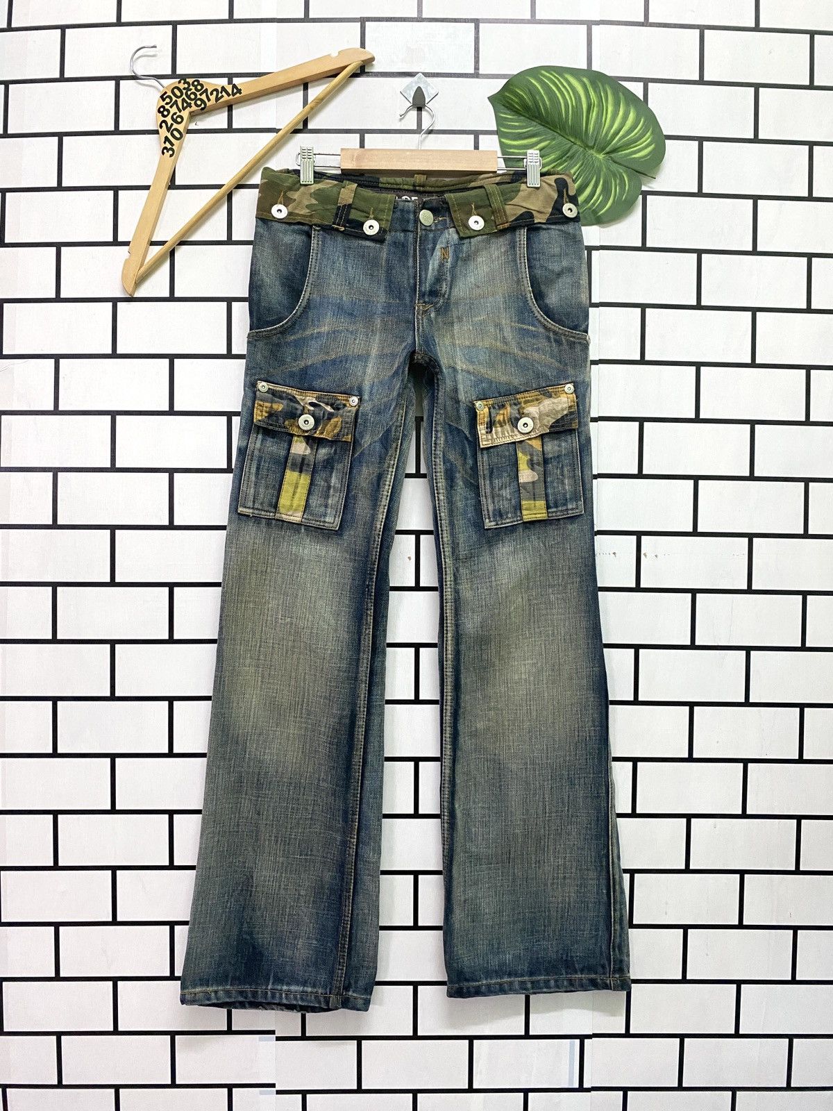 If Six Was Nine JEANS DE ART Camo Bush Flared Bootcut Pant Denim Size US 31 - 1 Thumbnail