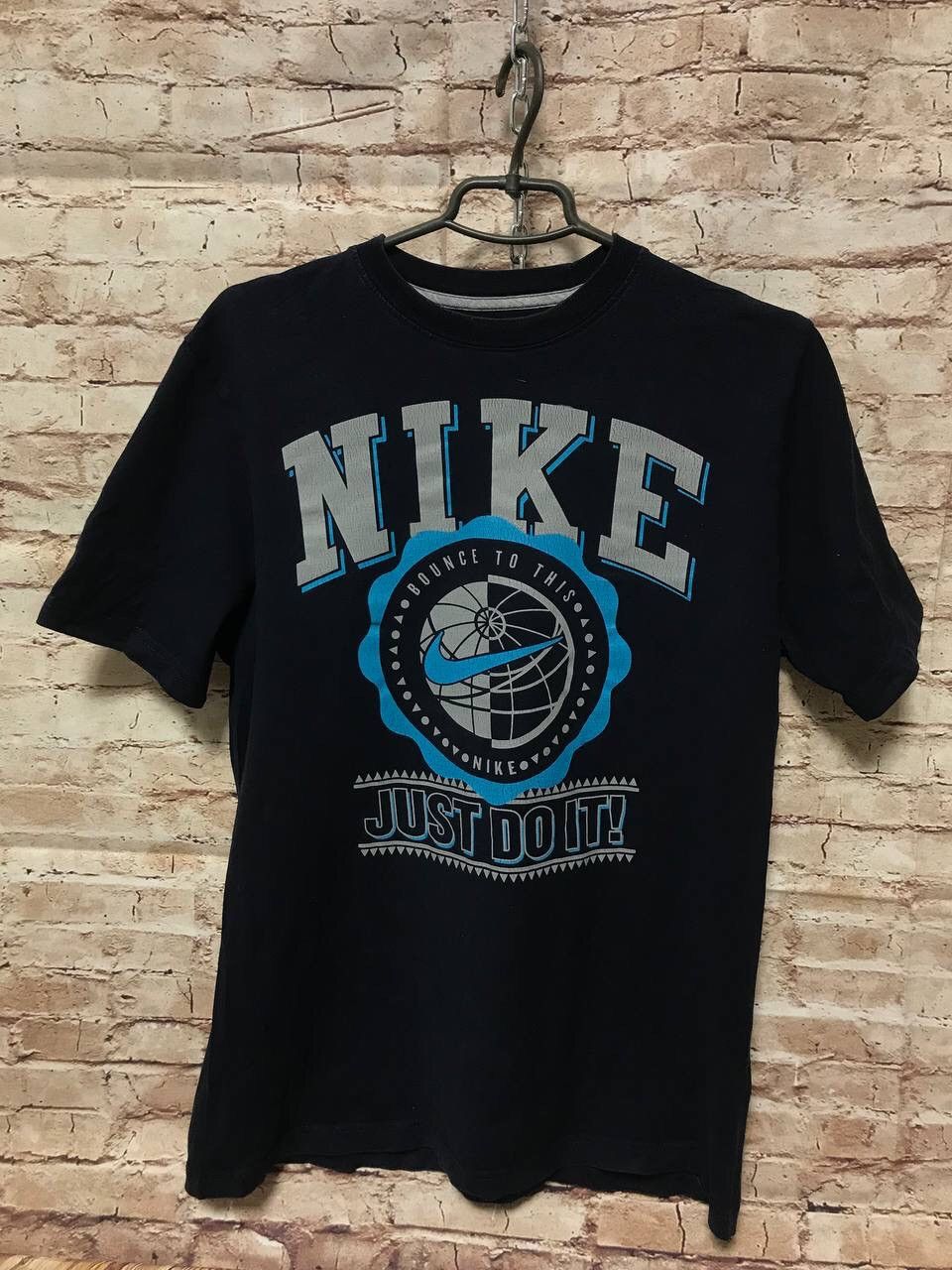 nike centre logo t shirt