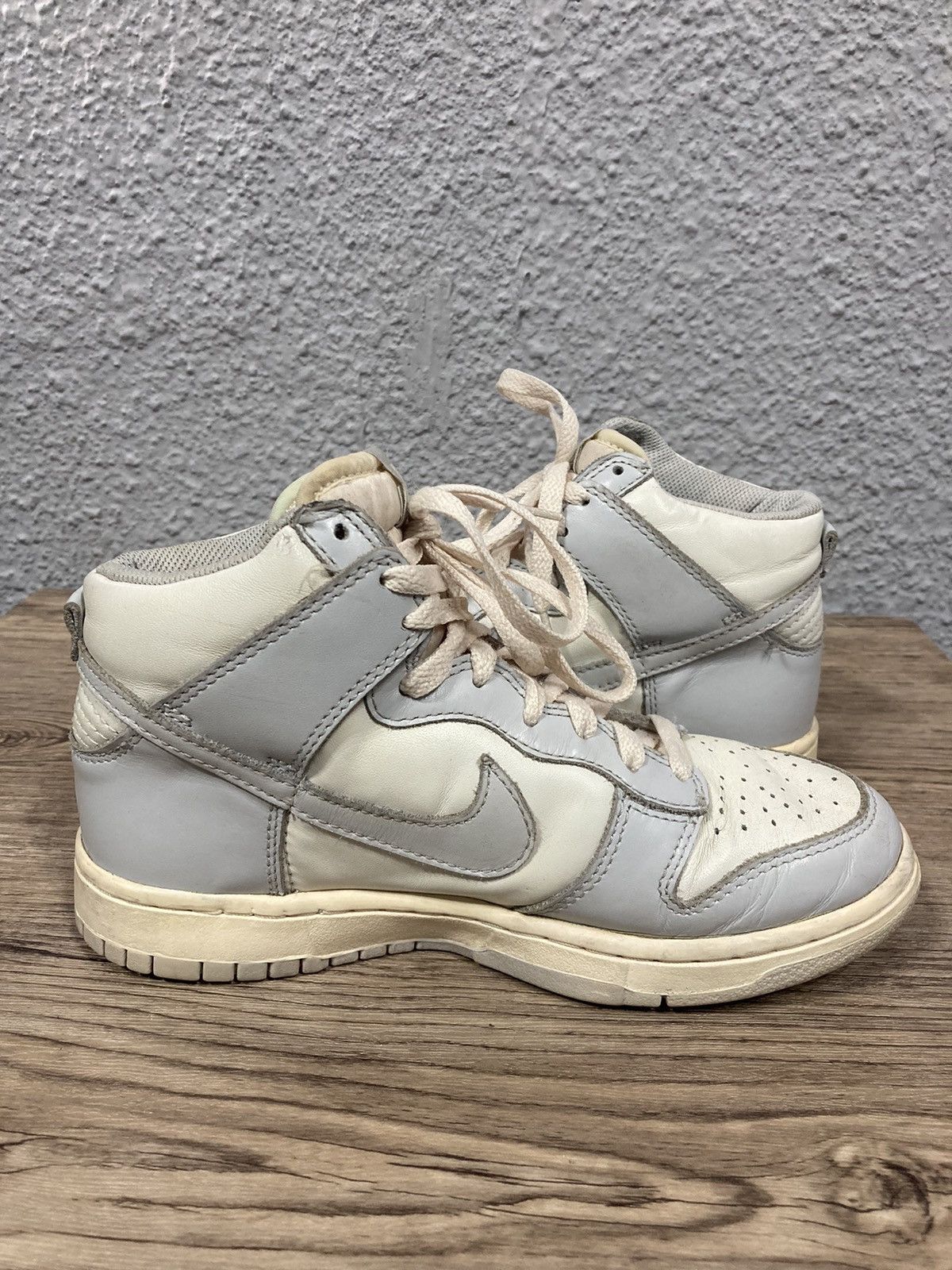 Nike Vintage Dunk High Sail Neutral Gray Size US 5 / EU 37 - 5 Thumbnail