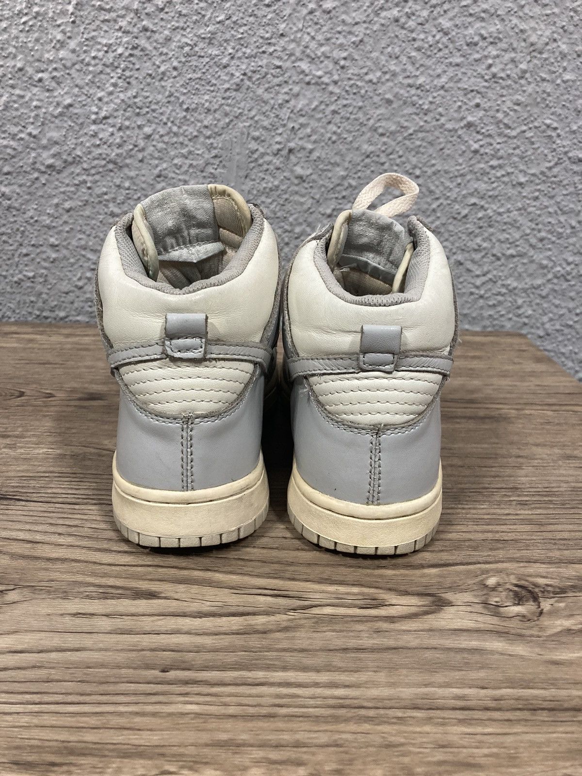 Nike Vintage Dunk High Sail Neutral Gray Size US 5 / EU 37 - 4 Thumbnail