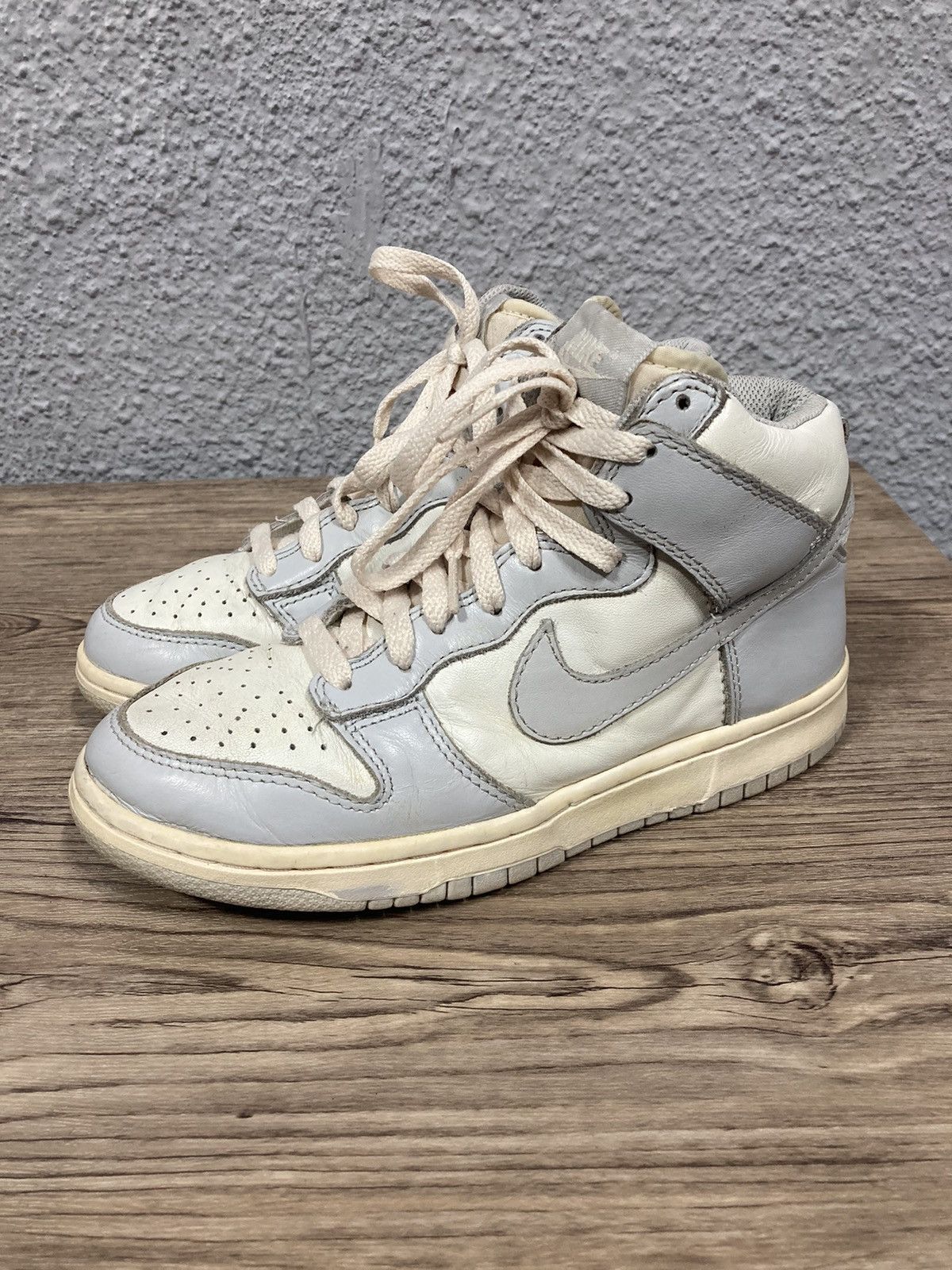 Nike Vintage Dunk High Sail Neutral Gray Size US 5 / EU 37 - 3 Thumbnail