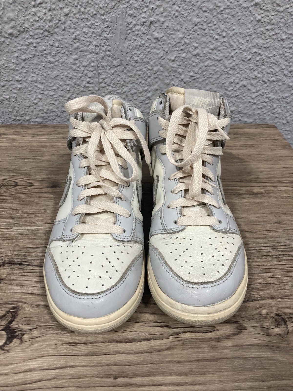 Nike Vintage Dunk High Sail Neutral Gray Size US 5 / EU 37 - 2 Thumbnail
