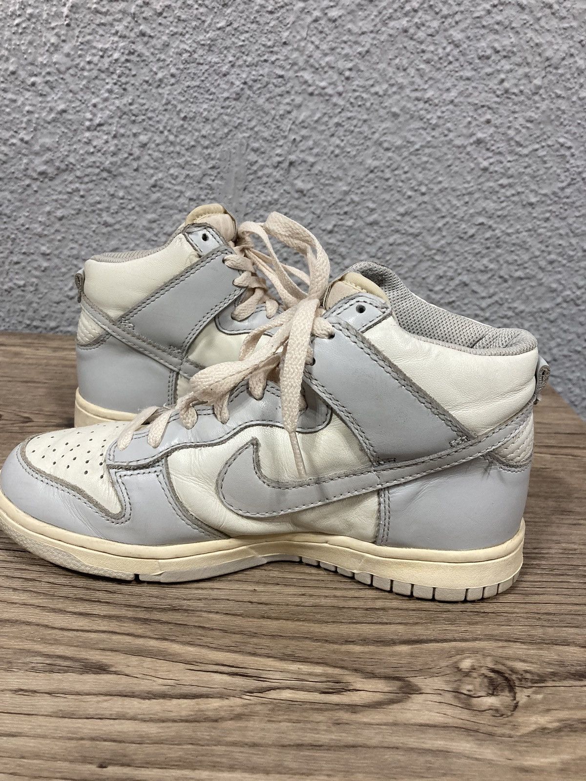 Nike Vintage Dunk High Sail Neutral Gray Size US 5 / EU 37 - 6 Thumbnail