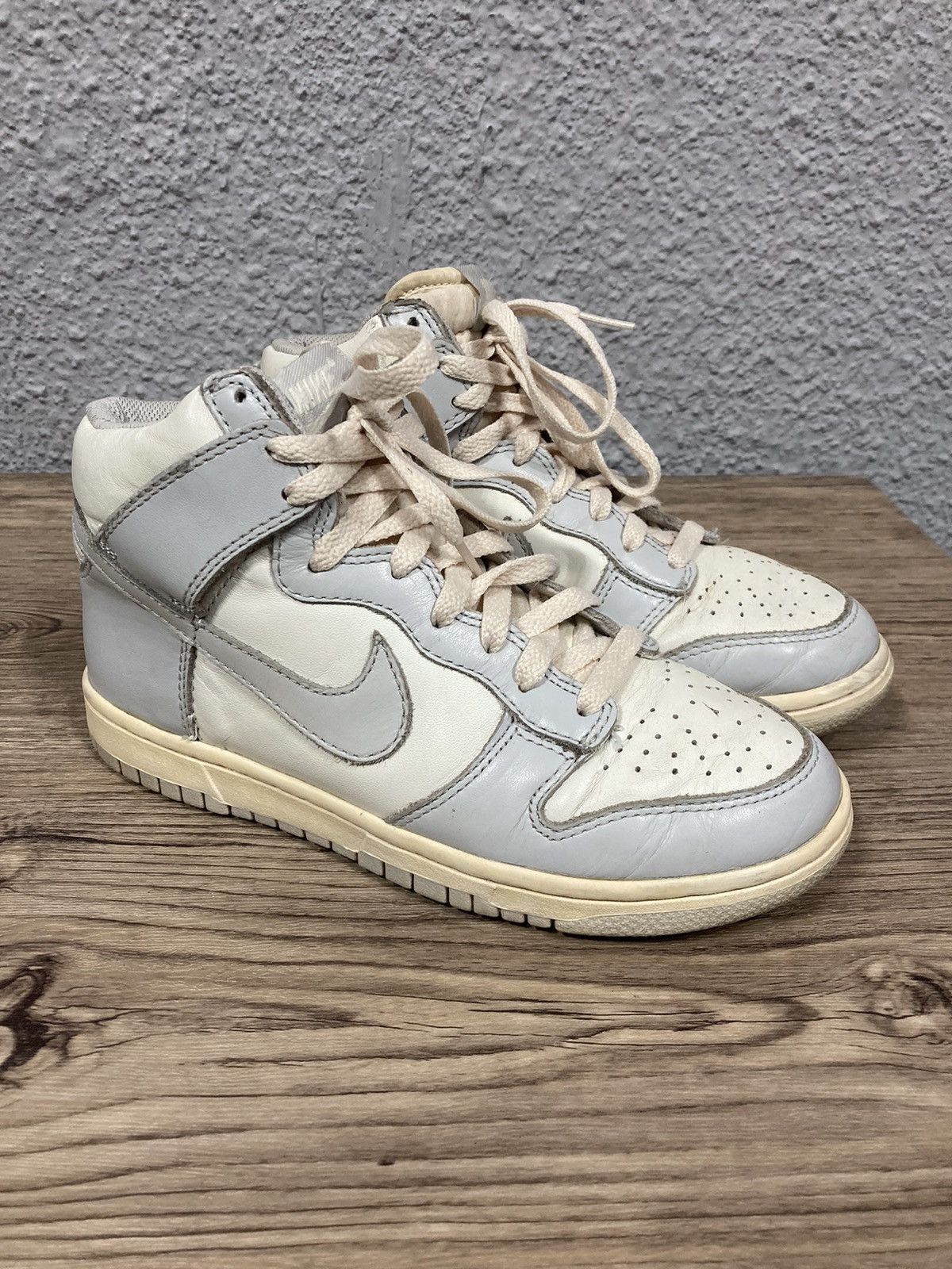 Nike Vintage Dunk High Sail Neutral Gray Size US 5 / EU 37 - 1 Thumbnail