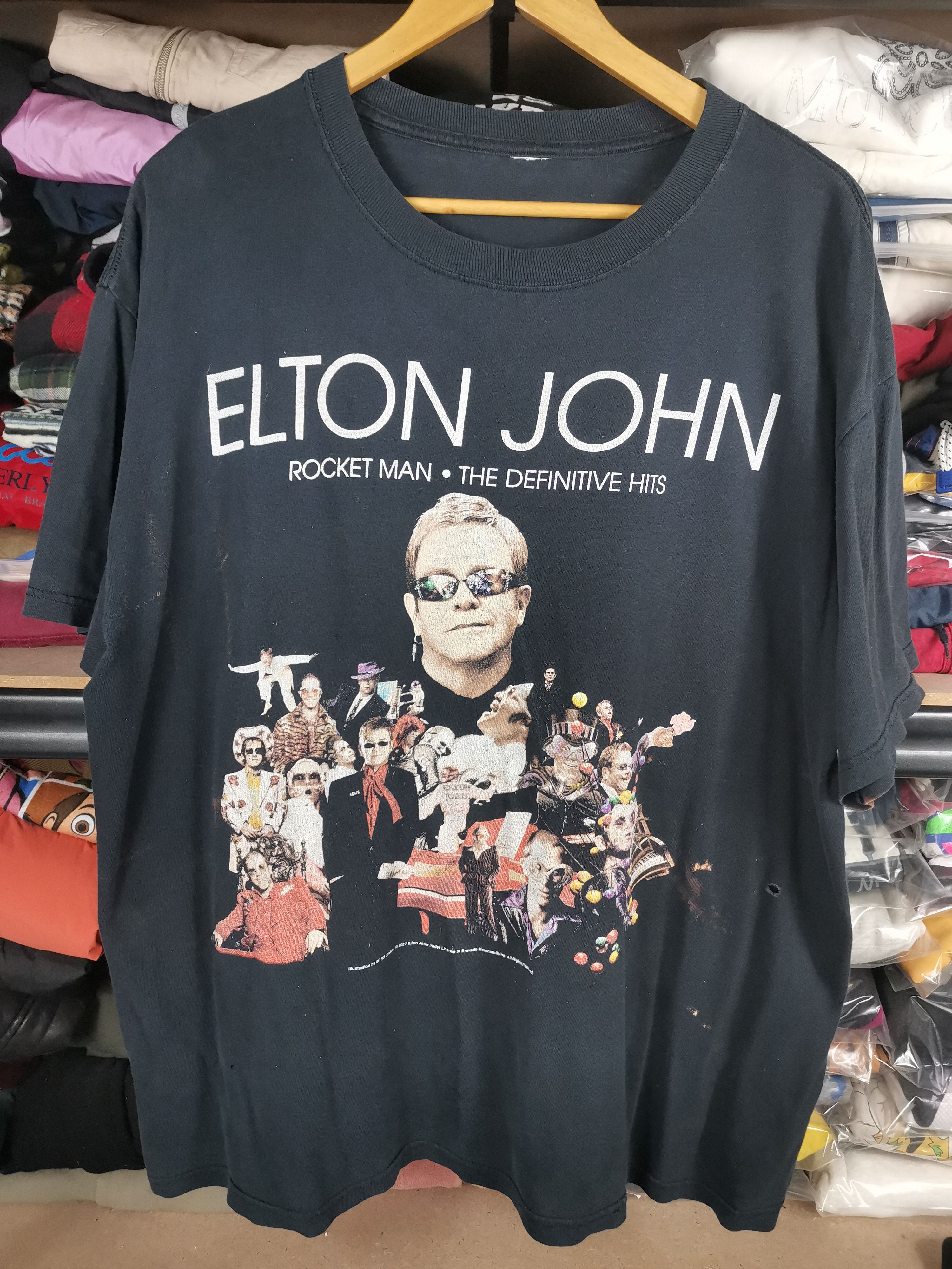 Band Tees Vintage Elton John Rocket Man Tour 2008 Tshirt Size US XL / EU 56 / 4 - 1 Thumbnail