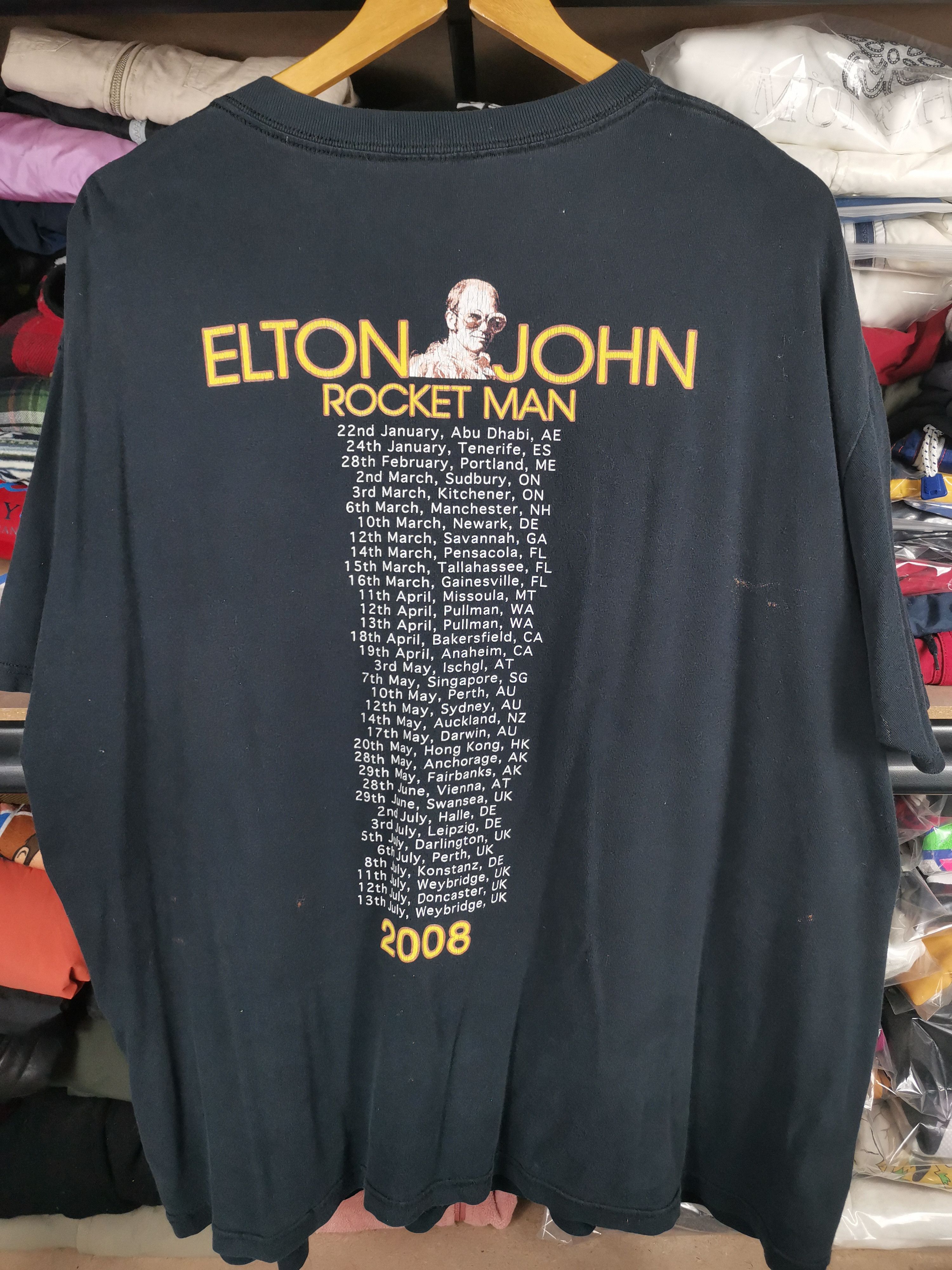 Band Tees Vintage Elton John Rocket Man Tour 2008 Tshirt Size US XL / EU 56 / 4 - 4 Thumbnail