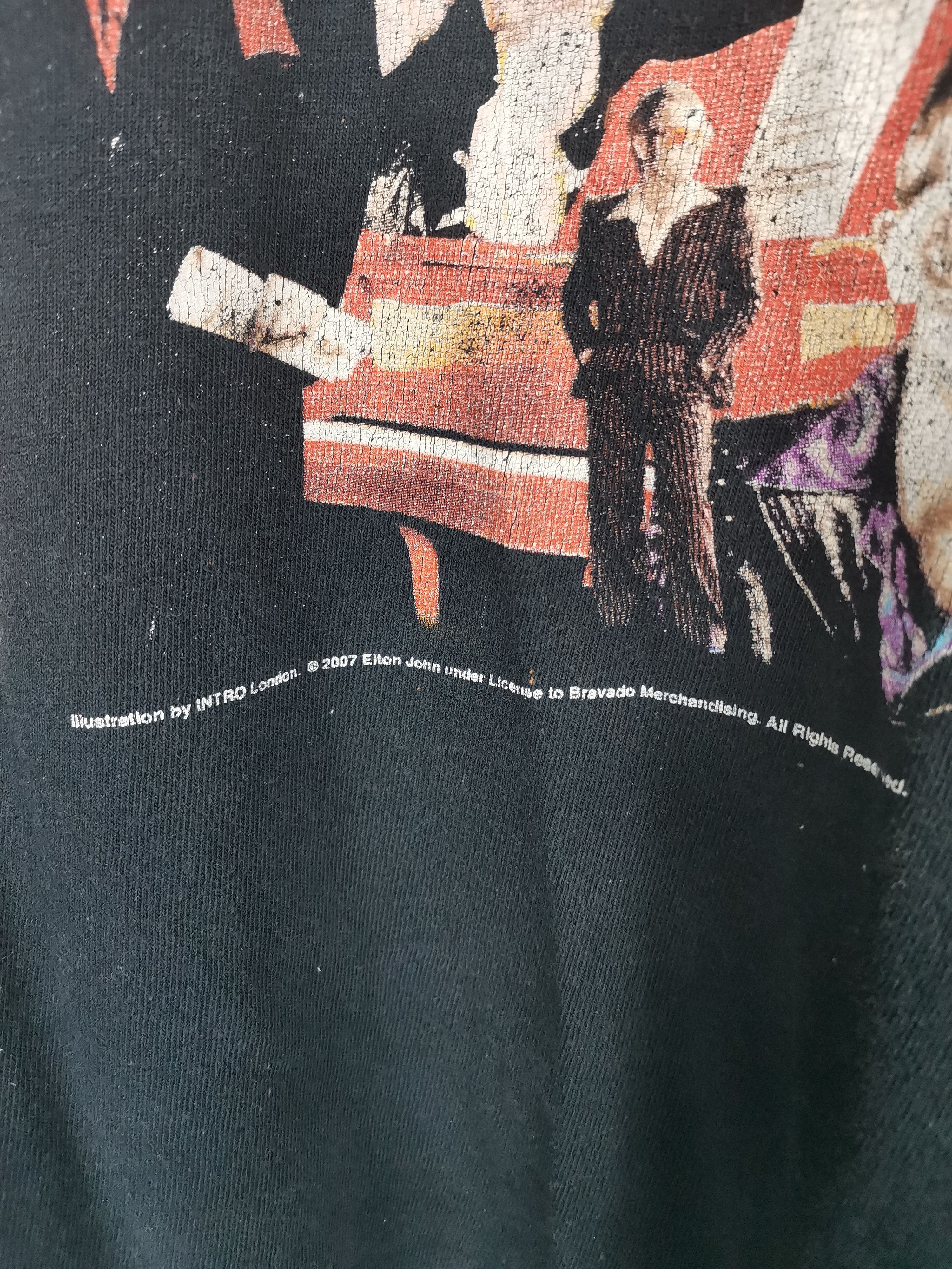 Band Tees Vintage Elton John Rocket Man Tour 2008 Tshirt Size US XL / EU 56 / 4 - 3 Thumbnail