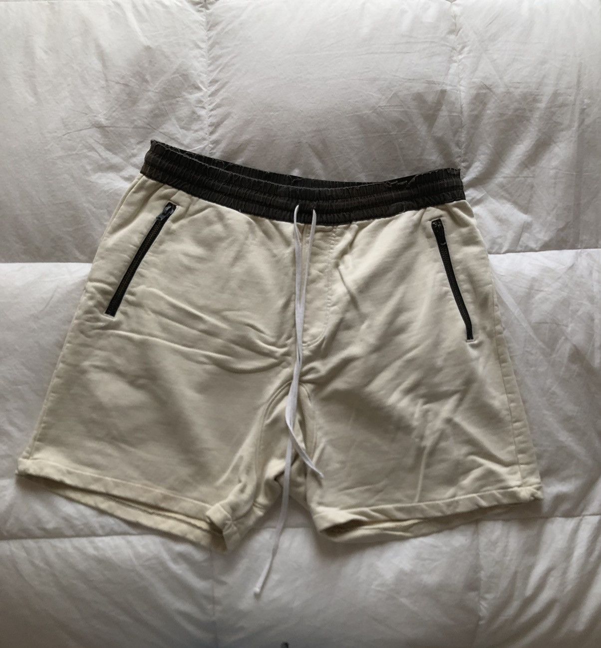 Fear of God OG Fear of God Essentials Cream Logo Shorts Size US 38 / EU 54 - 1 Thumbnail