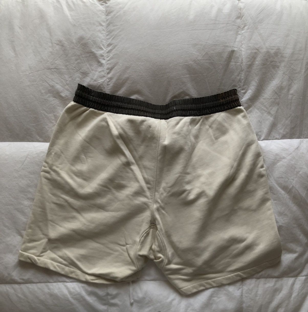 Fear of God OG Fear of God Essentials Cream Logo Shorts Size US 38 / EU 54 - 2 Thumbnail