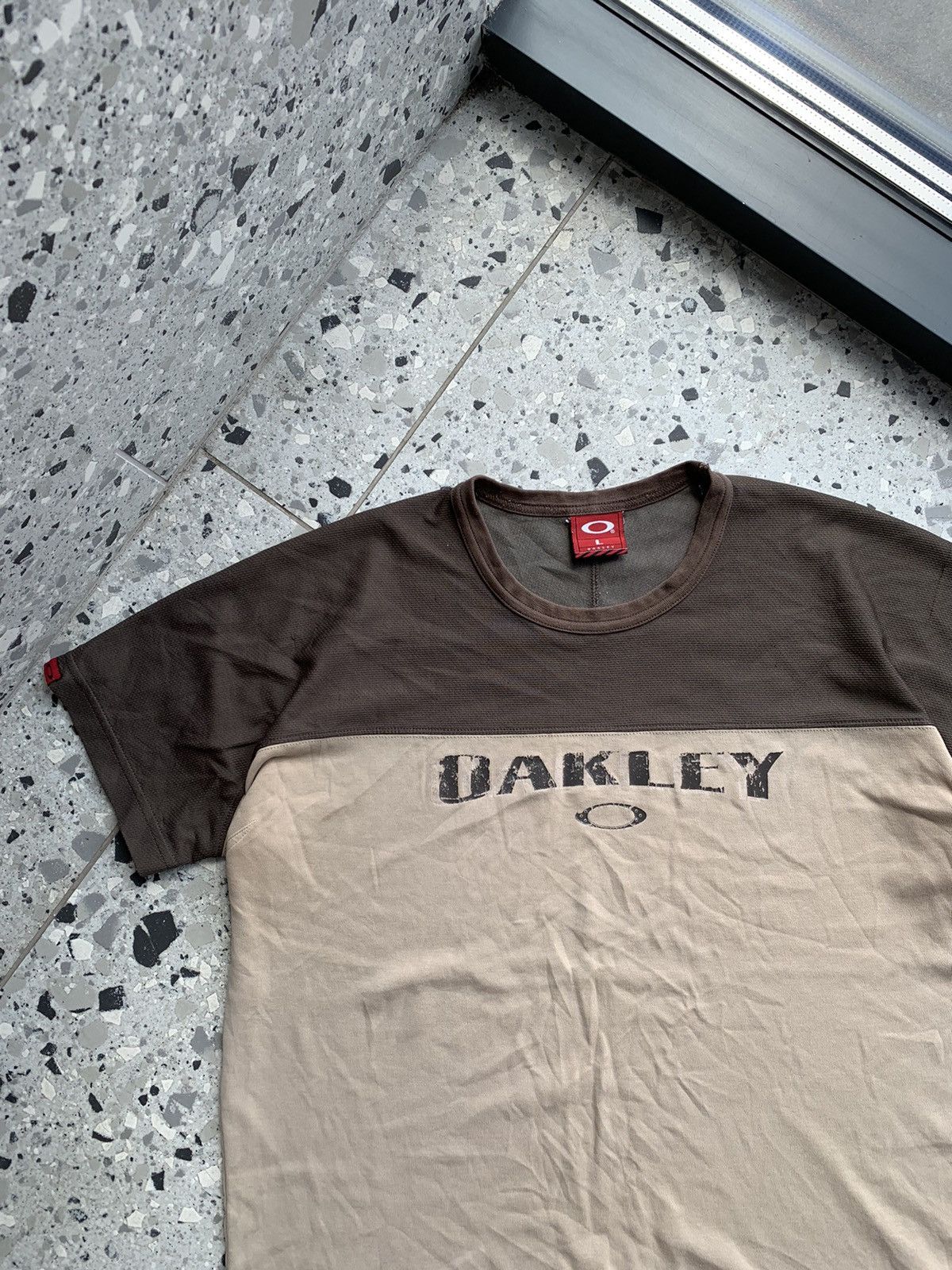🤎 Oakley Spellout Center Logo Brown Tee Shirt