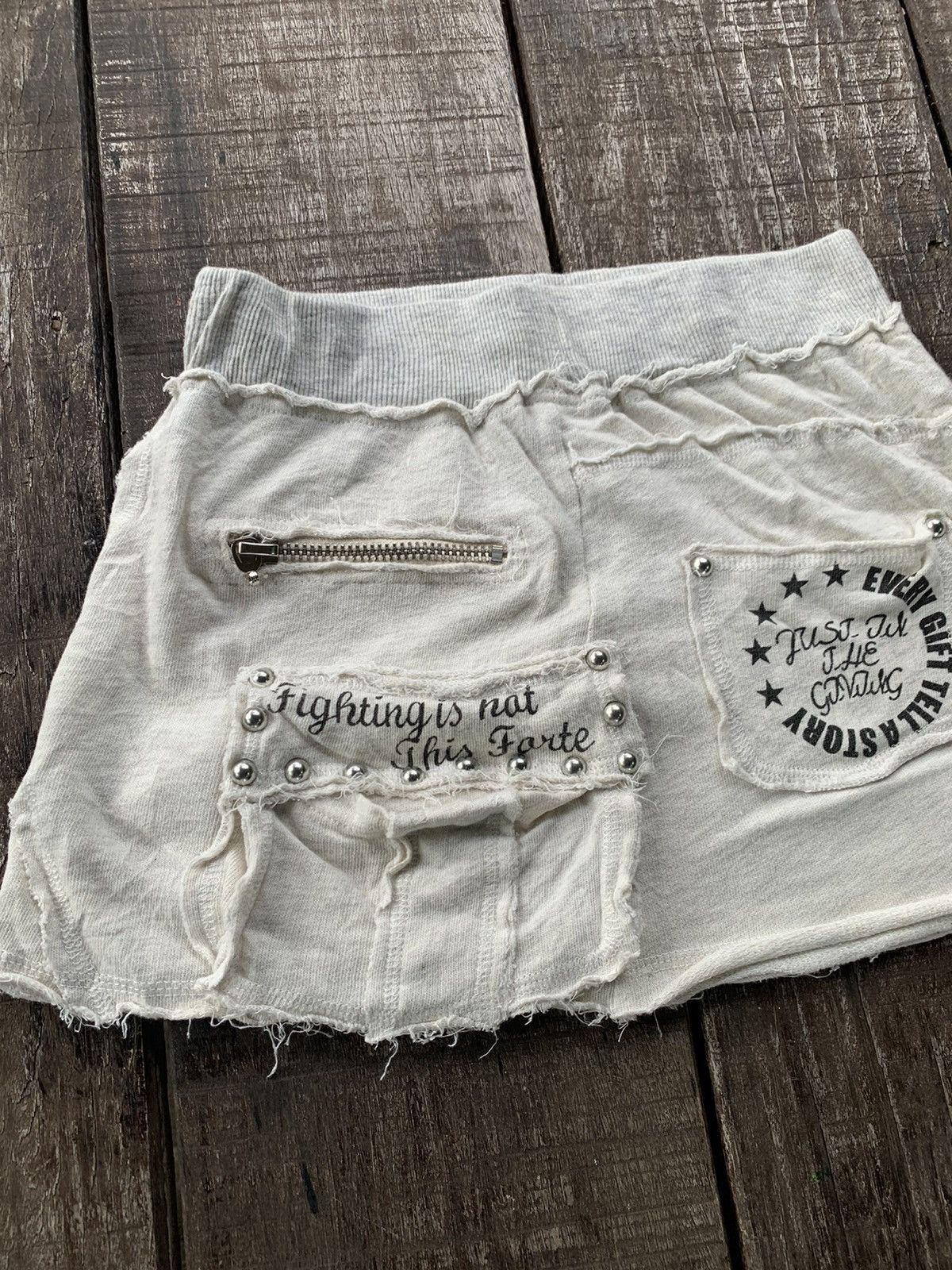 Designer Seditionaries mini skirt nice design Size 26" / US 2 / IT 38 - 4 Thumbnail