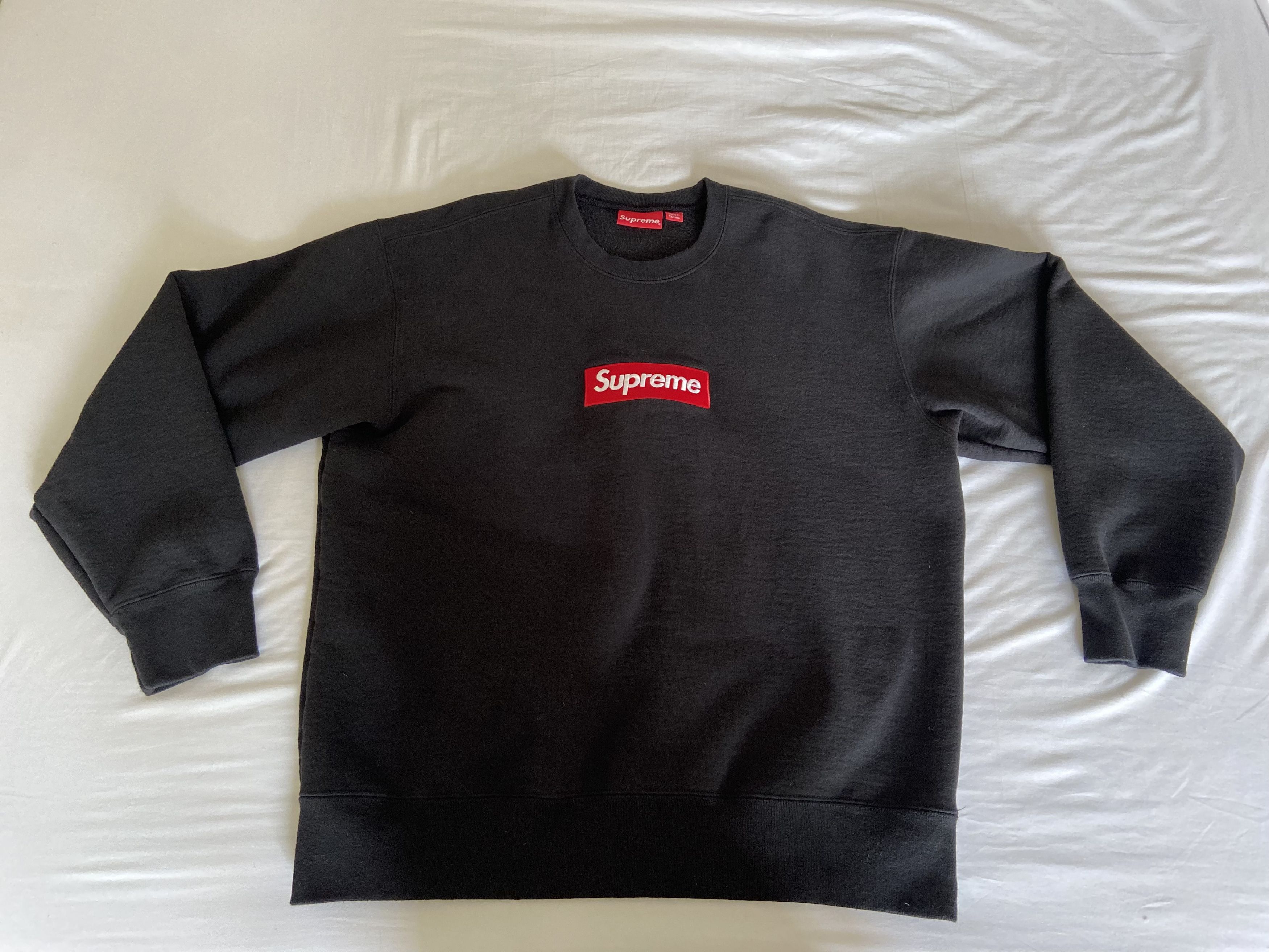 Supreme Supreme Box Logo Crewneck Black/Red FW22 Size XL Supreme Supreme Box Logo Crewneck Black/Red FW22 Size XL