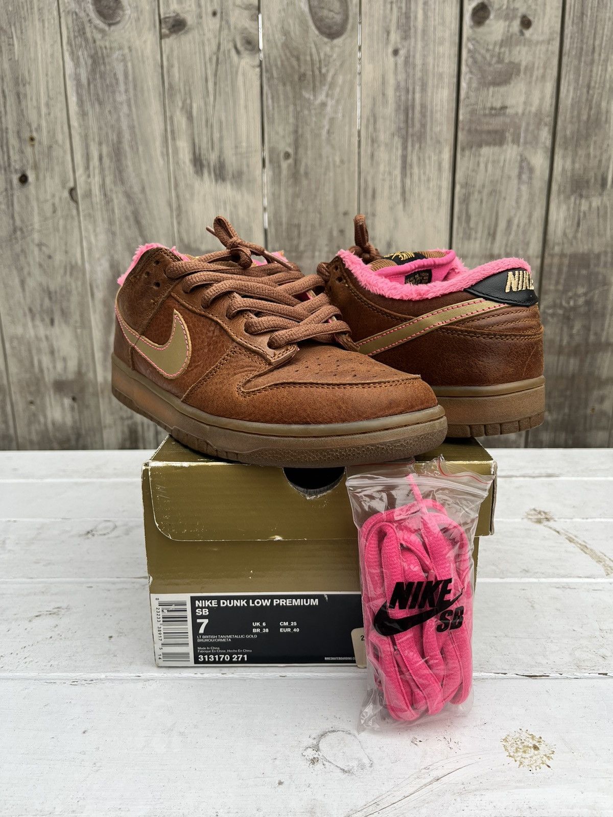 Nike dunk gibson on sale