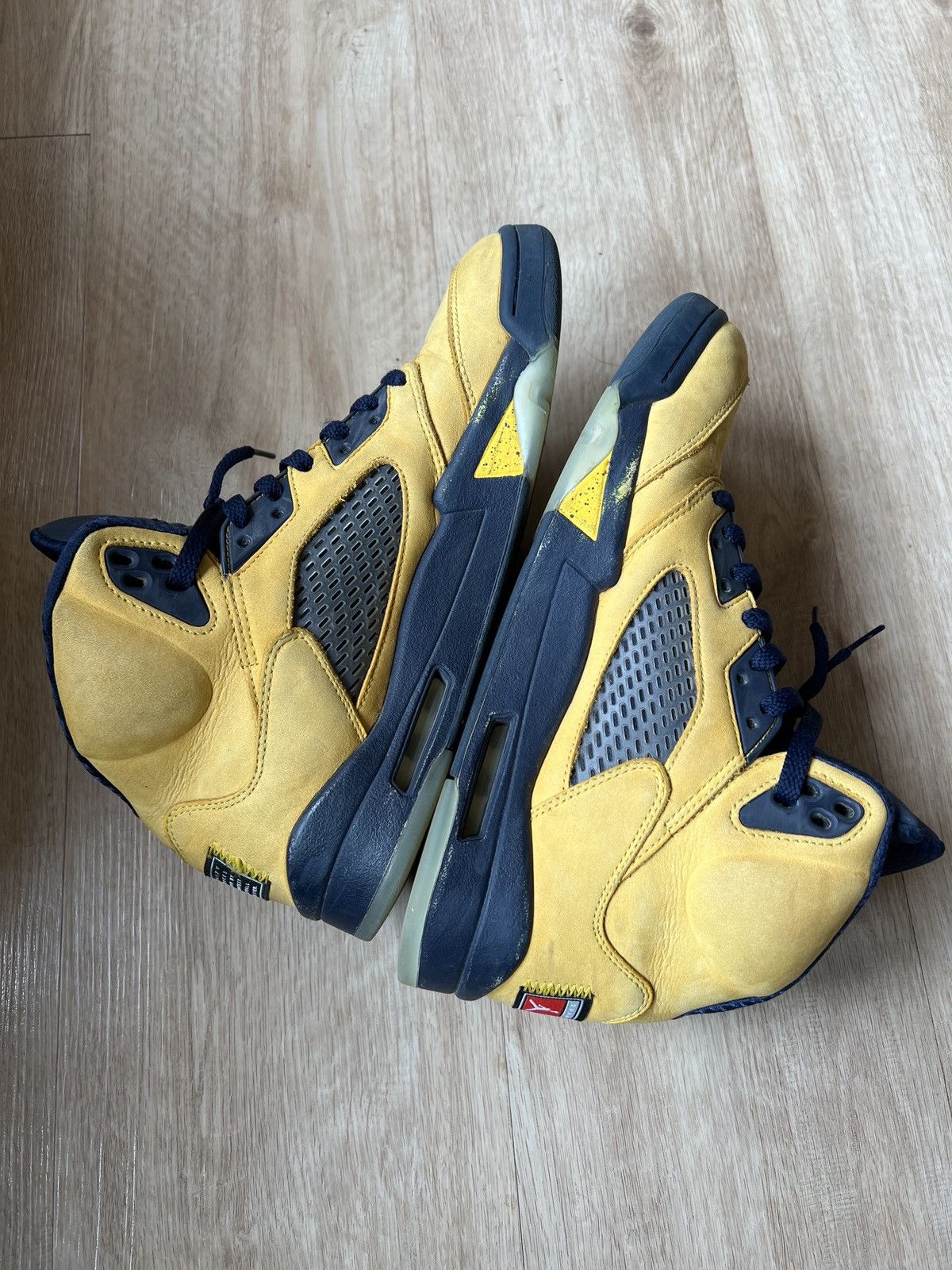 Jordan Brand Jordan Retro 5 Michigan Size US 10.5 / EU 43-44 - 6 Thumbnail