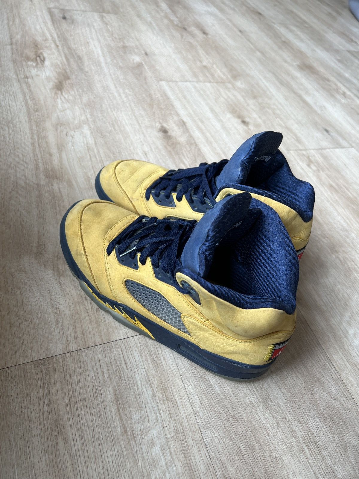 Jordan Brand Jordan Retro 5 Michigan Size US 10.5 / EU 43-44 - 3 Thumbnail