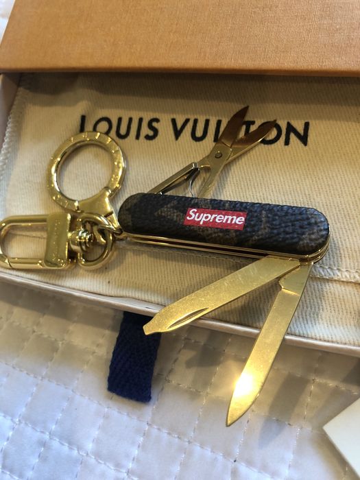 LOUIS VUITTON Supreme Keyring Key Chain Monofram Pocket Knife 2017