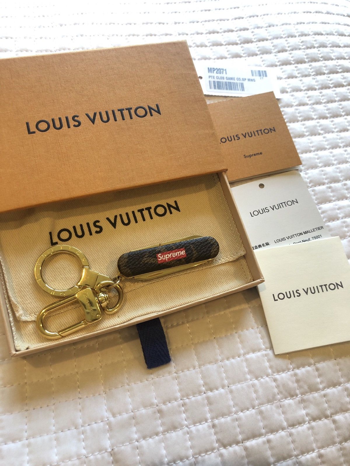 LOUIS VUITTON Supreme Keyring Key Chain Monofram Pocket Knife 2017 Limited