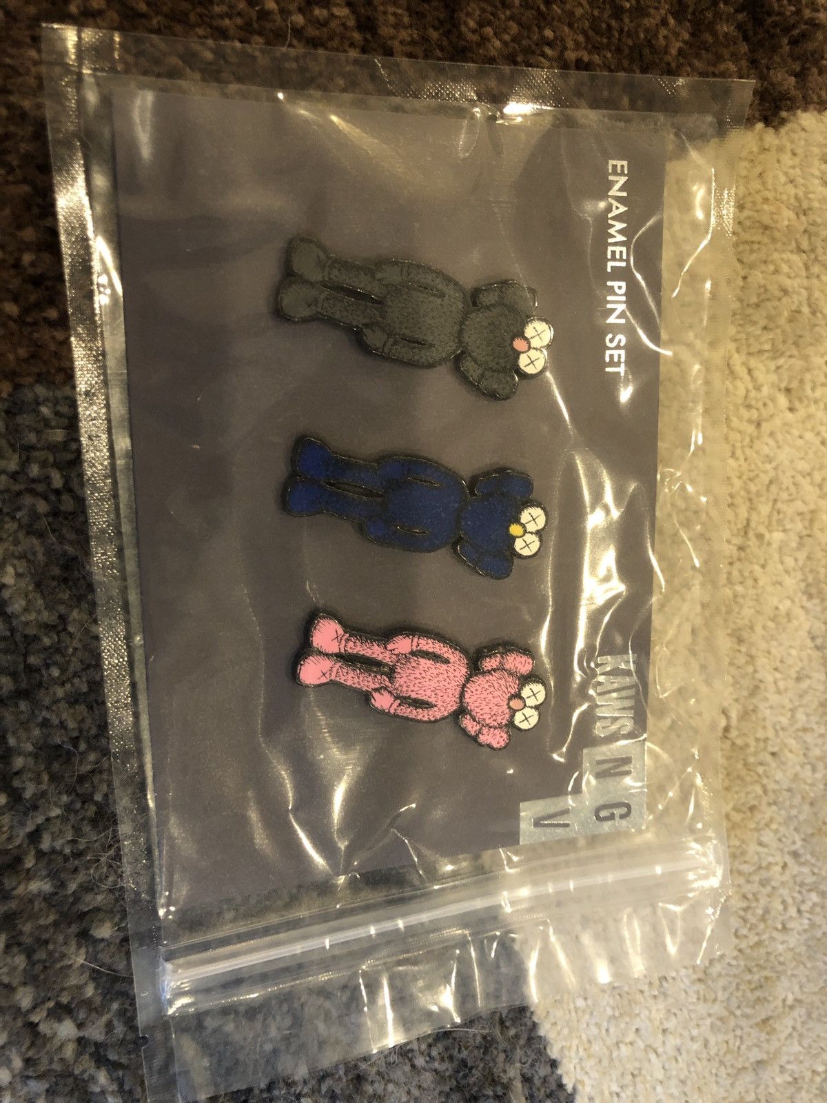 Kaws KAWS BFF NGV Pins (Set of 3) Size ONE SIZE - 2 Thumbnail