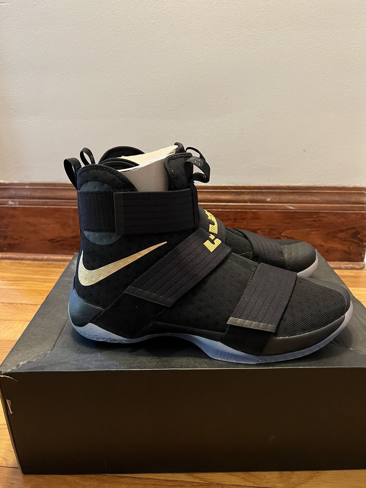 Lebron zoom soldier 10 black gold ('id) best sale