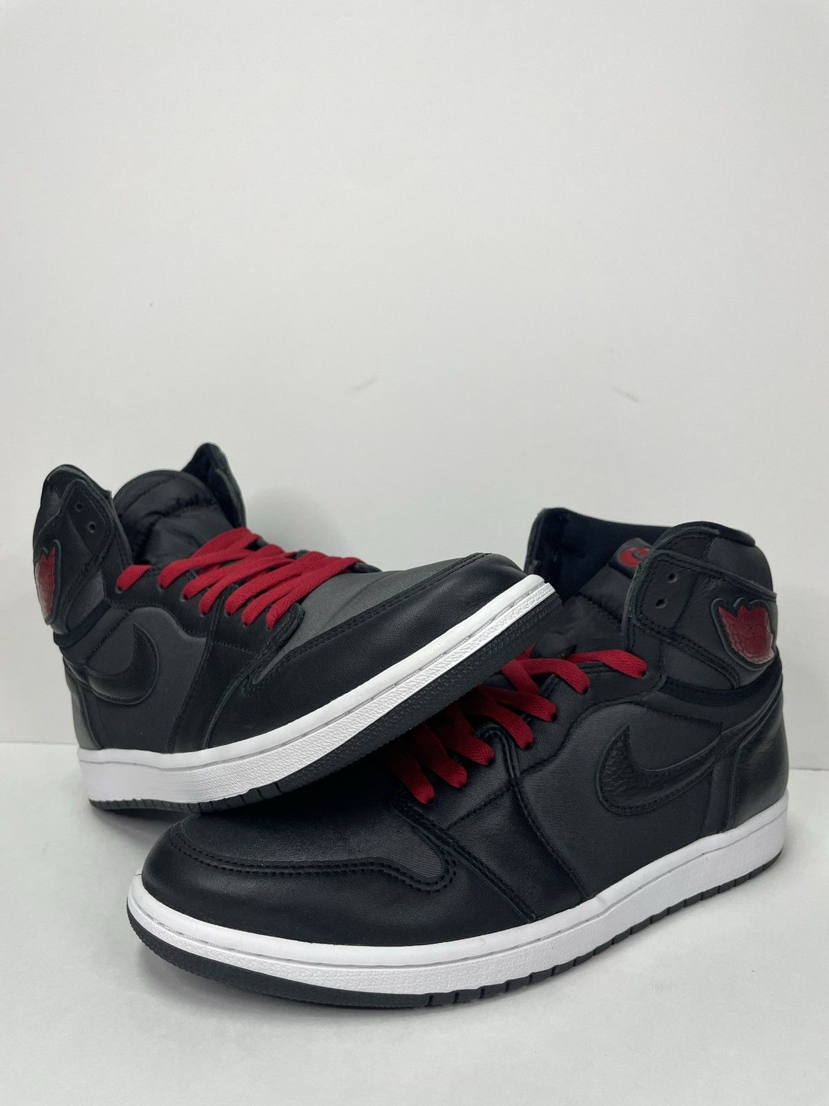 Air Jordan Retro High OG Black Gym Red