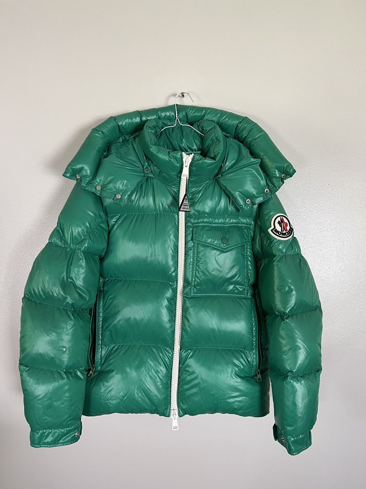 Moncler Vignemale Hooded Down Puffer Jacket Green