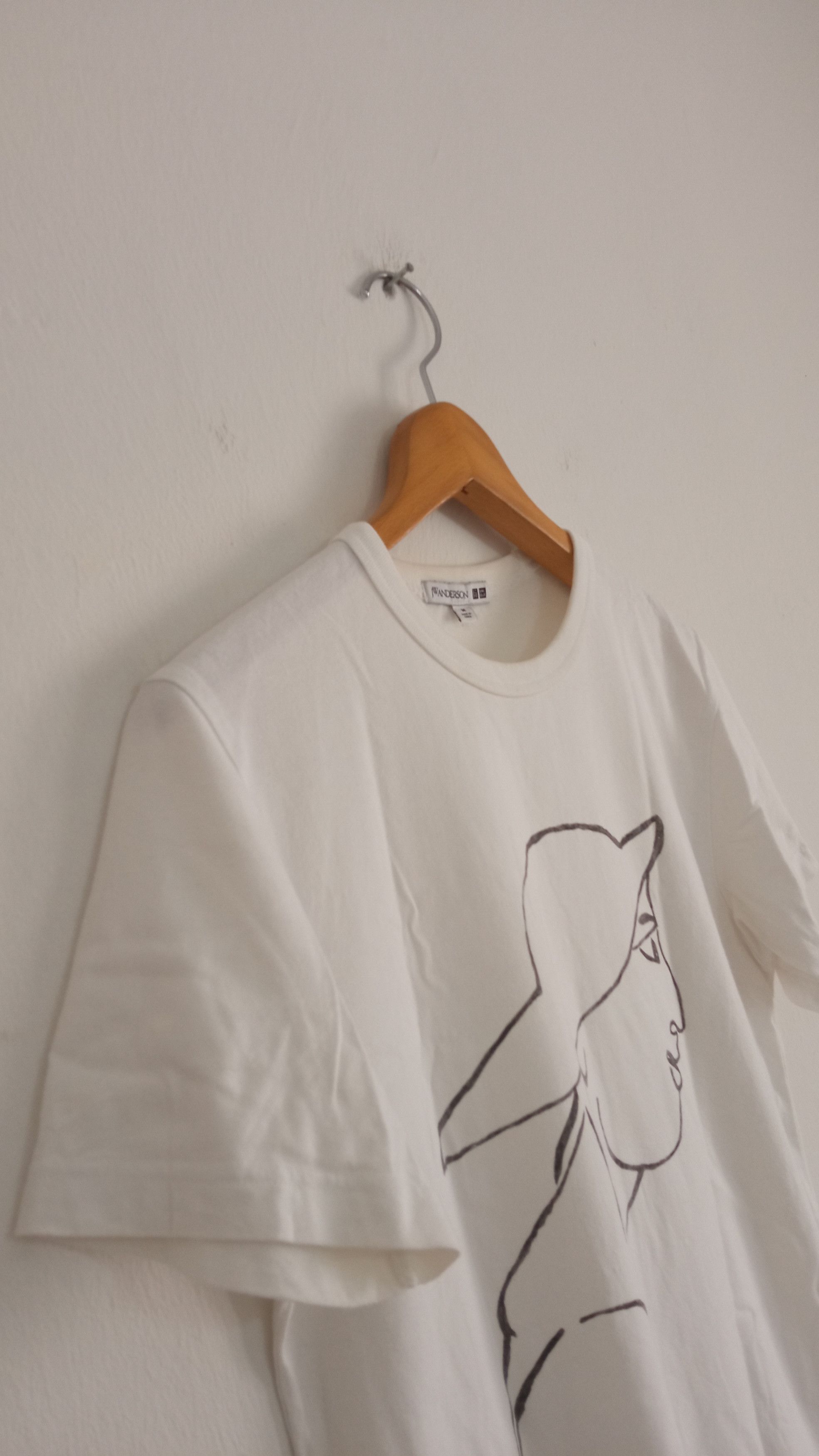 JW Anderson × Japanese Brand × Uniqlo 🔥🔥UT x J.W Anderson T-Shirt Size US M / EU 48-50 / 2 - 7 Thumbnail