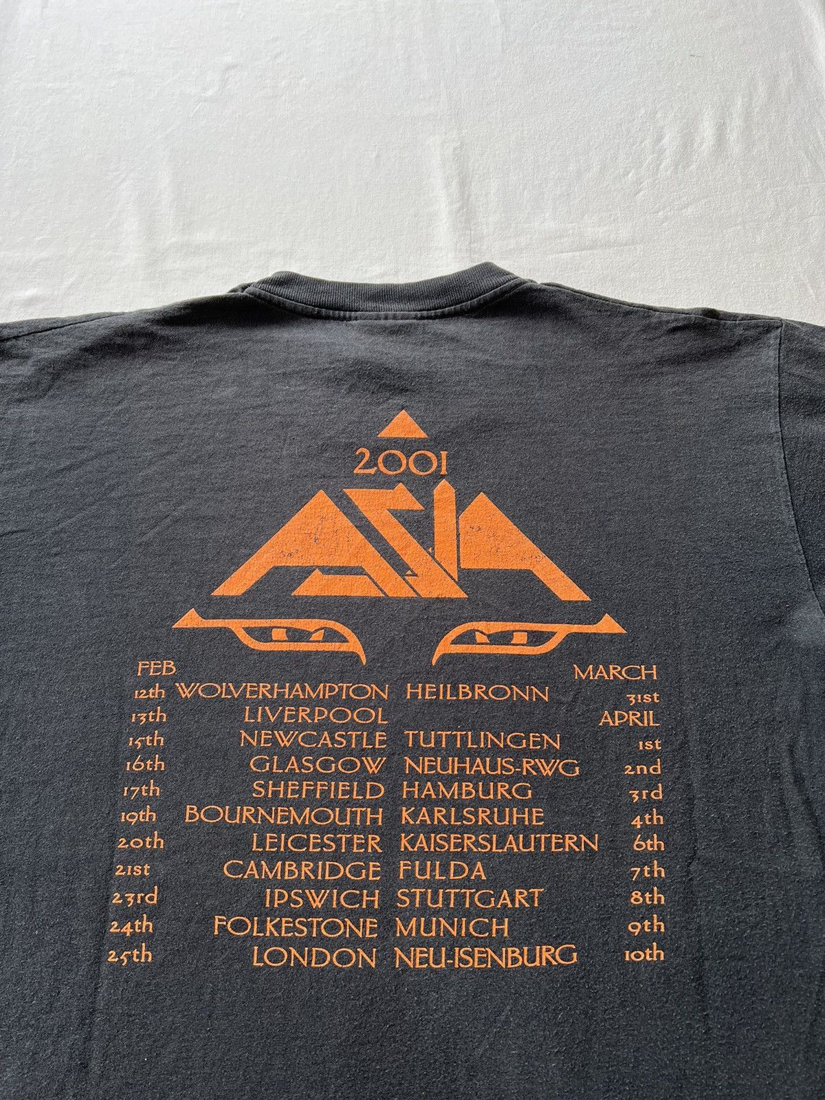 Band Tees Vintage 2001 Asia Rock Band British Tour Black Tee (Yes) Size US L / EU 52-54 / 3 - 10 Thumbnail