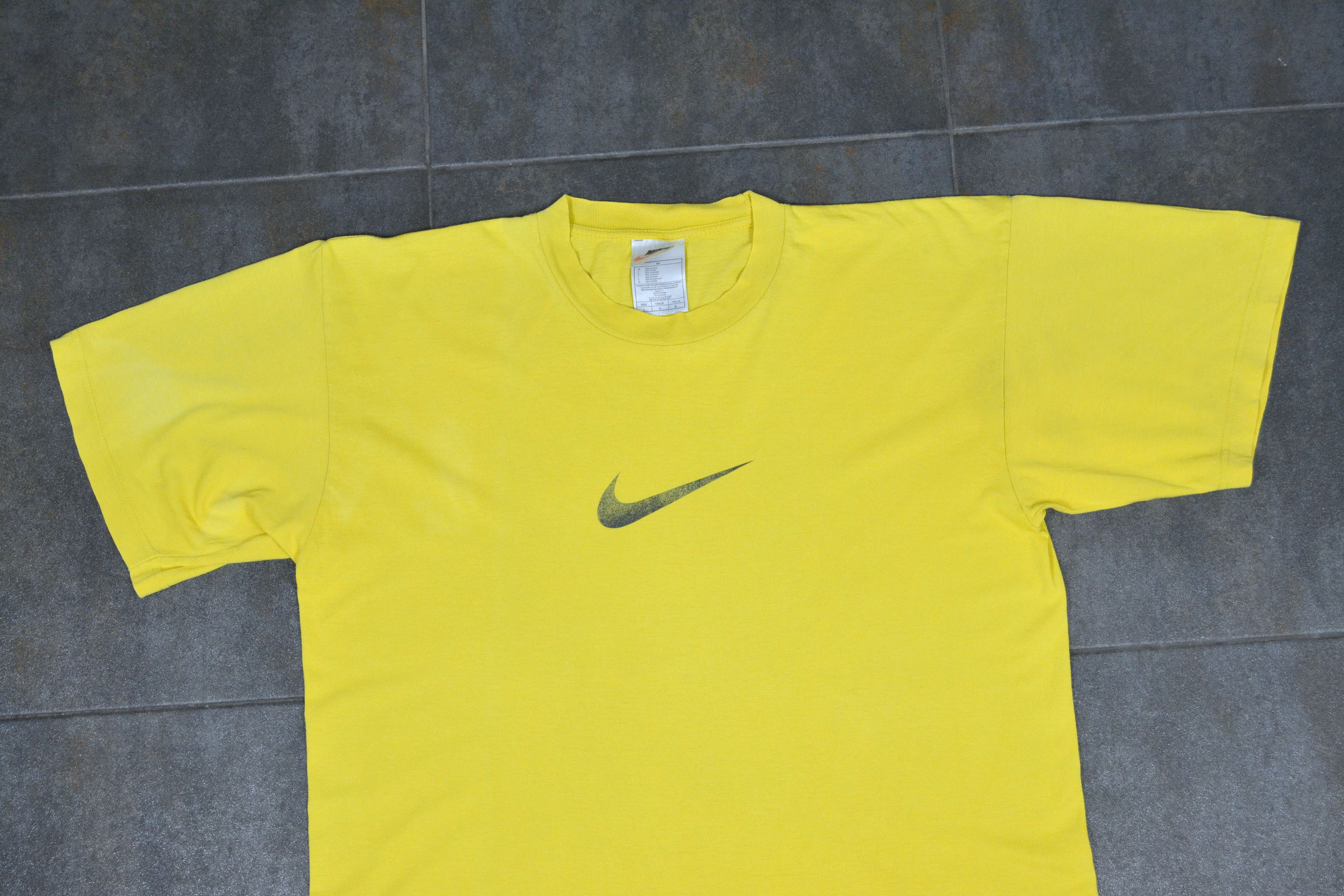 Nike 90s Vintage Nike Big Logo Mid Swoosh Yellow T-Shirt Tee Size US L / EU 52-54 / 3 - 3 Thumbnail