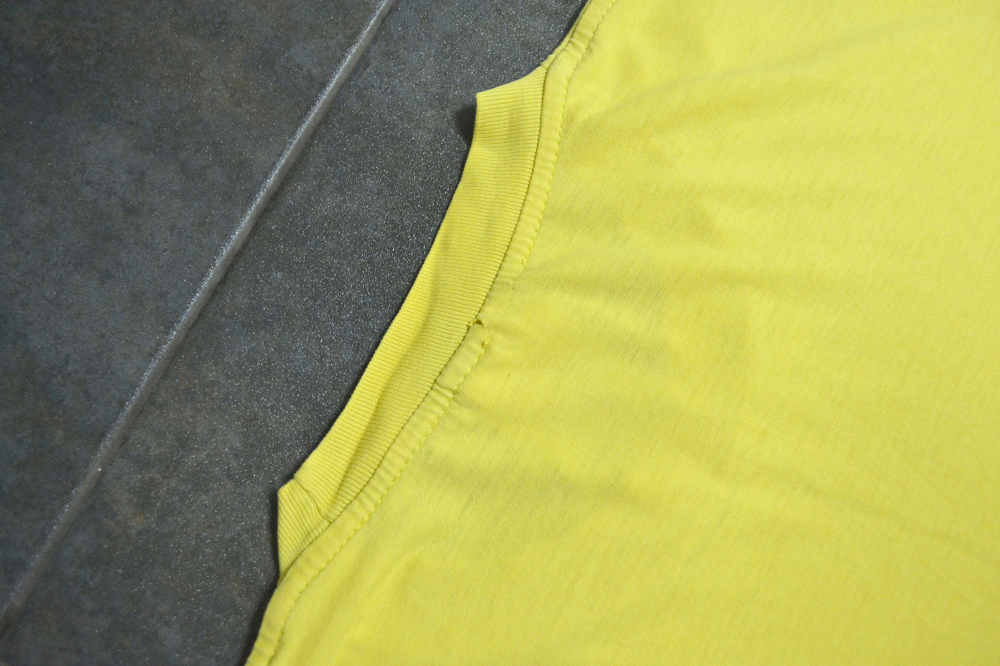 Nike 90s Vintage Nike Big Logo Mid Swoosh Yellow T-Shirt Tee Size US L / EU 52-54 / 3 - 11 Thumbnail
