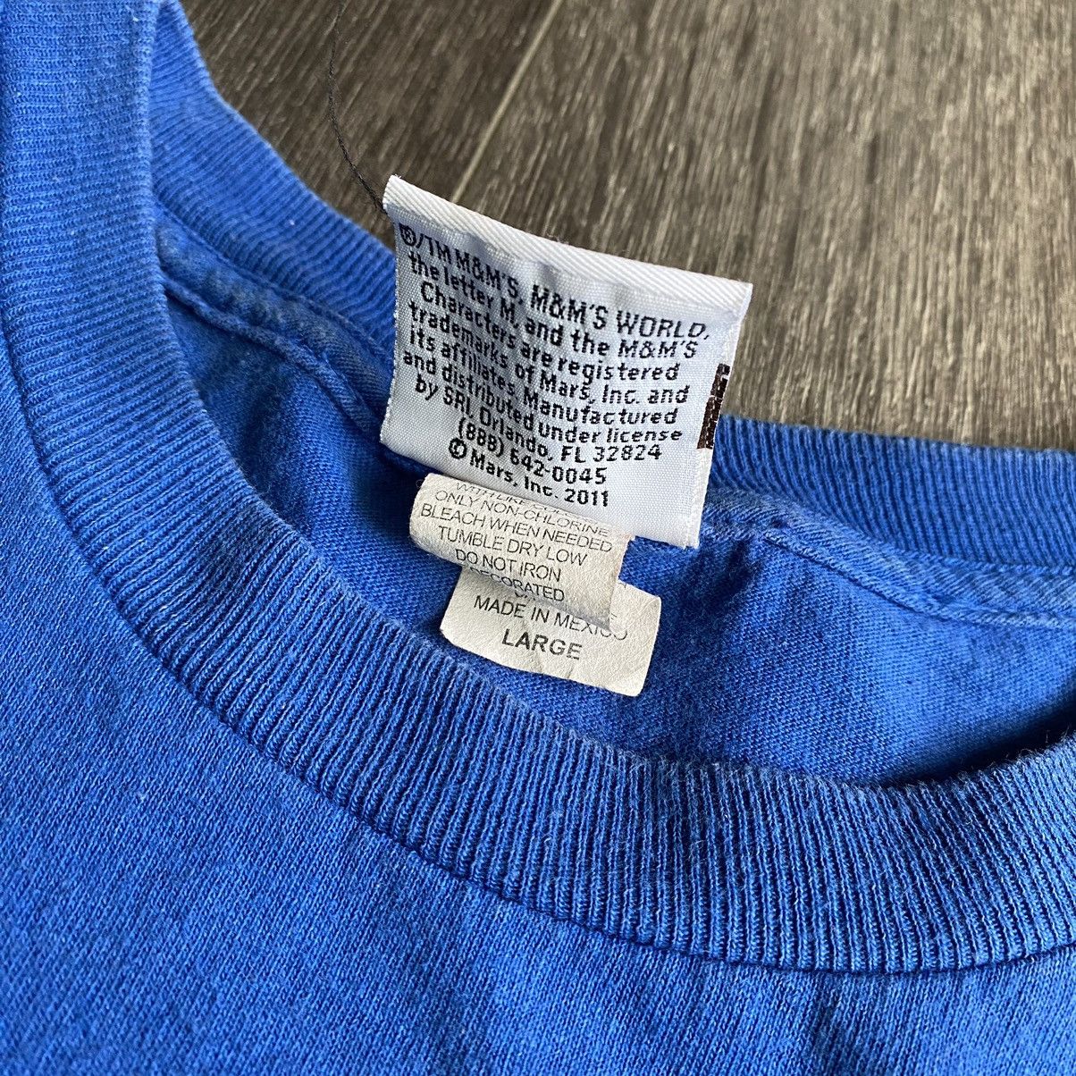 Vintage Vintage 2000s M&M Big Graphic All Over Print Blue Logo Tee Size US L / EU 52-54 / 3 - 4 Thumbnail