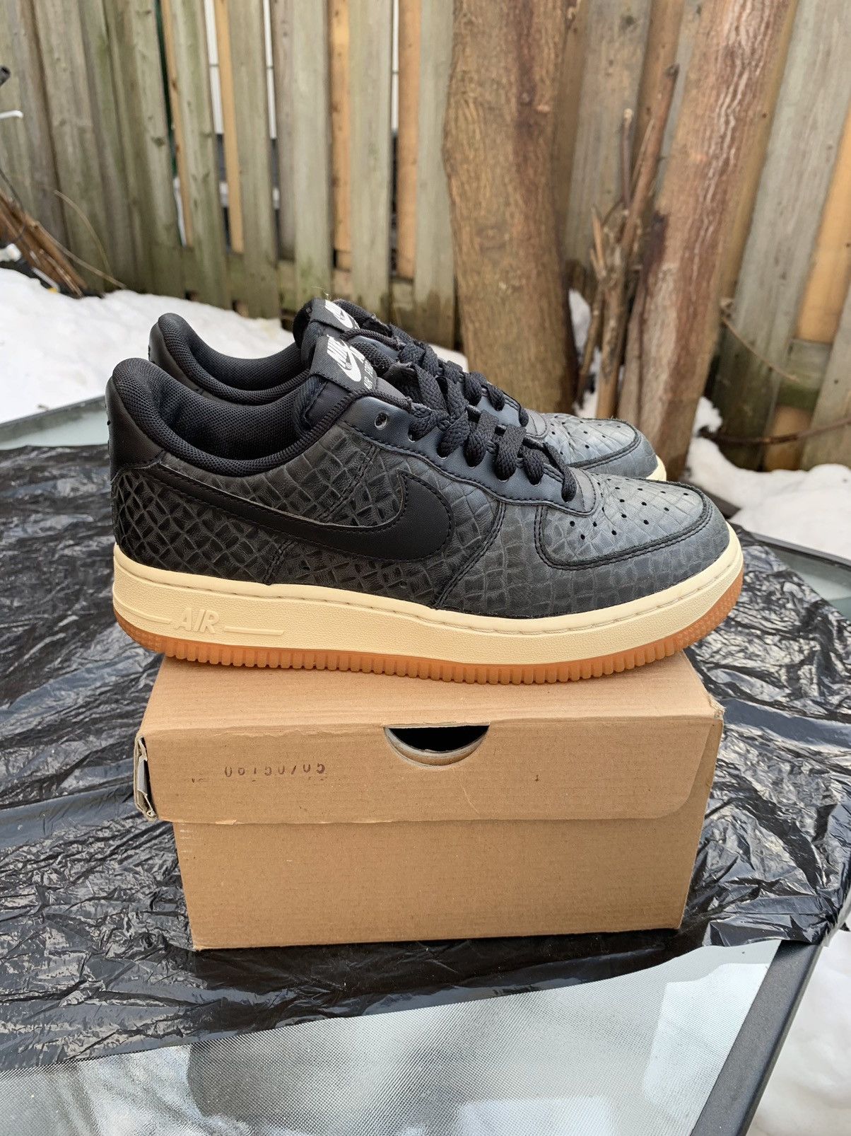 Nike Air Force One Low Premium Black Size US 5 / EU 37 - 1 Thumbnail