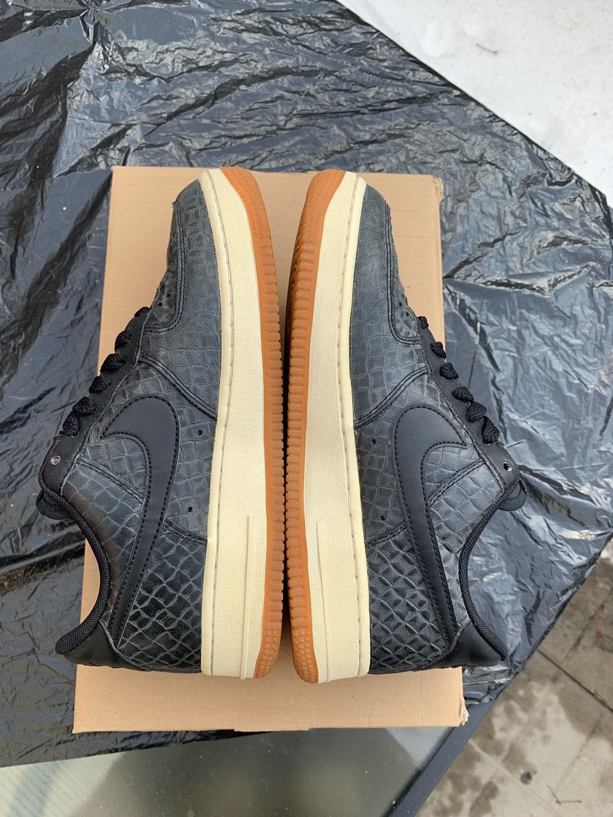 Nike Air Force One Low Premium Black Size US 5 / EU 37 - 4 Thumbnail