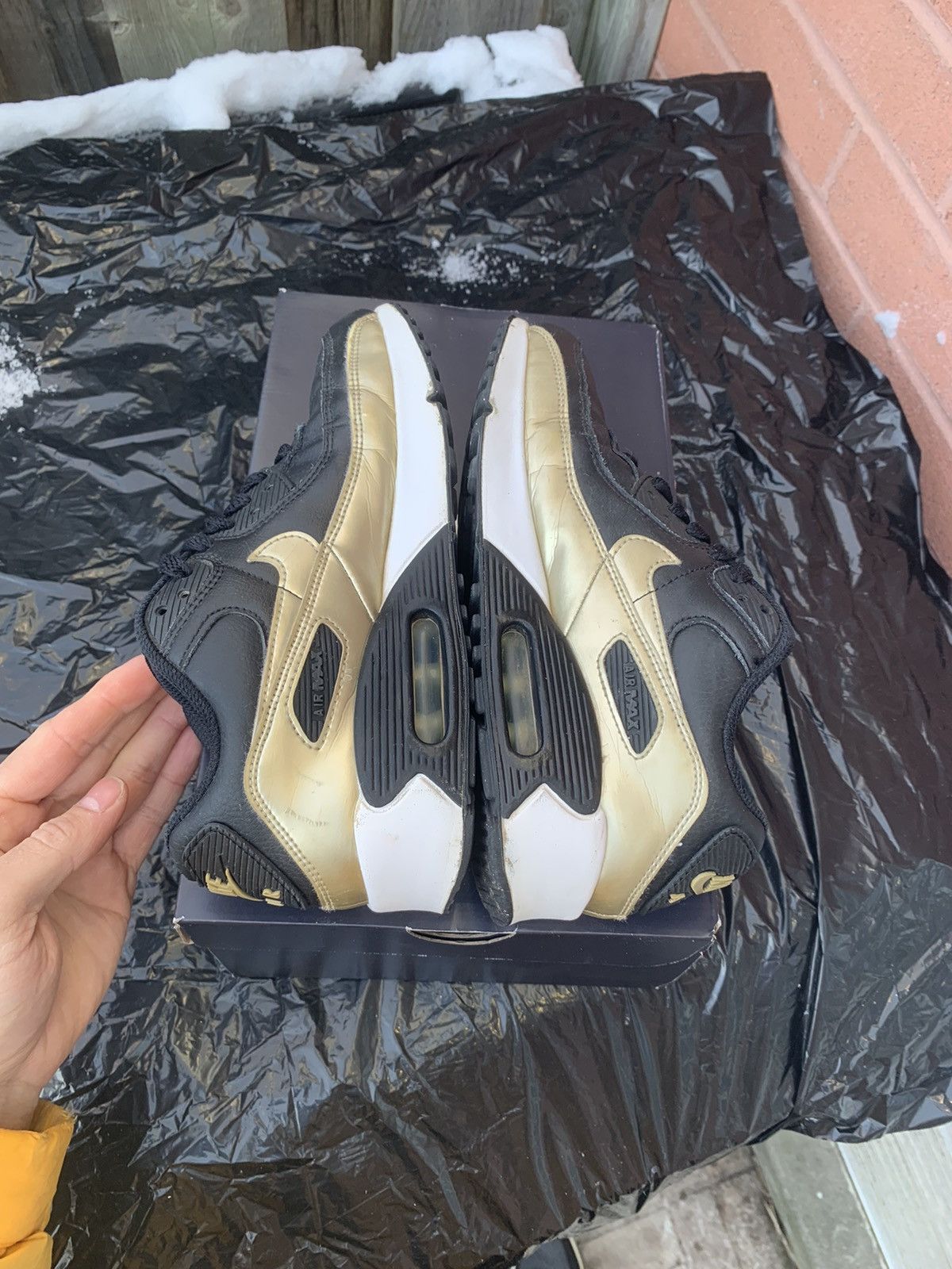 Nike Air Max 90 Black Metallic Gold Star Size US 5 / EU 37 - 4 Thumbnail