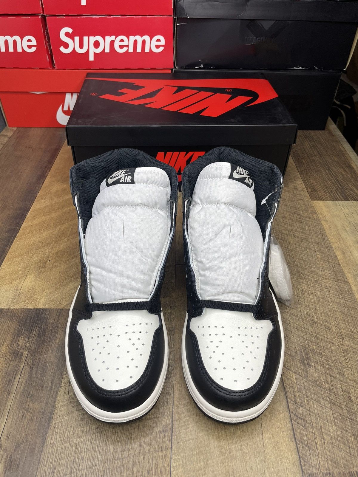 Jordan Brand Air Jordan 1 retro og mocha brown 2020 Size US 10 / EU 43 - 2 Thumbnail