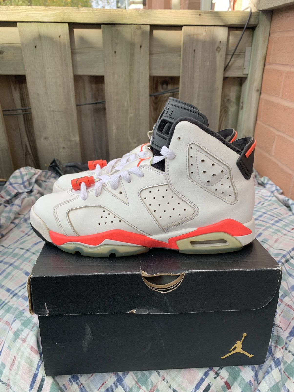Jordan Brand Jordan 6 Retro White Infrared Size US 5 / EU 37 - 7 Thumbnail
