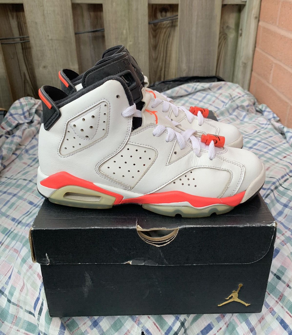 Jordan Brand Jordan 6 Retro White Infrared Size US 5 / EU 37 - 1 Thumbnail